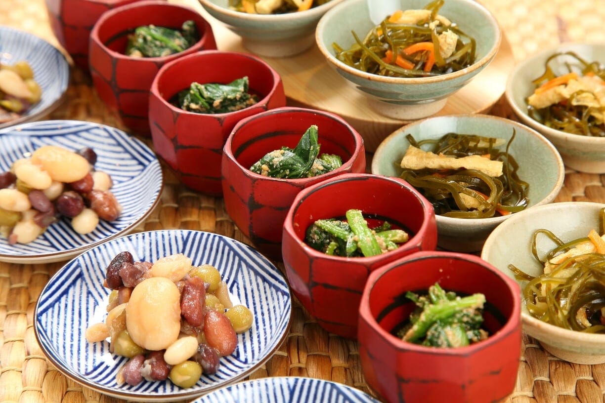 It is a dish with a natural taste of Kyoto made using simple seasonal ingredients.