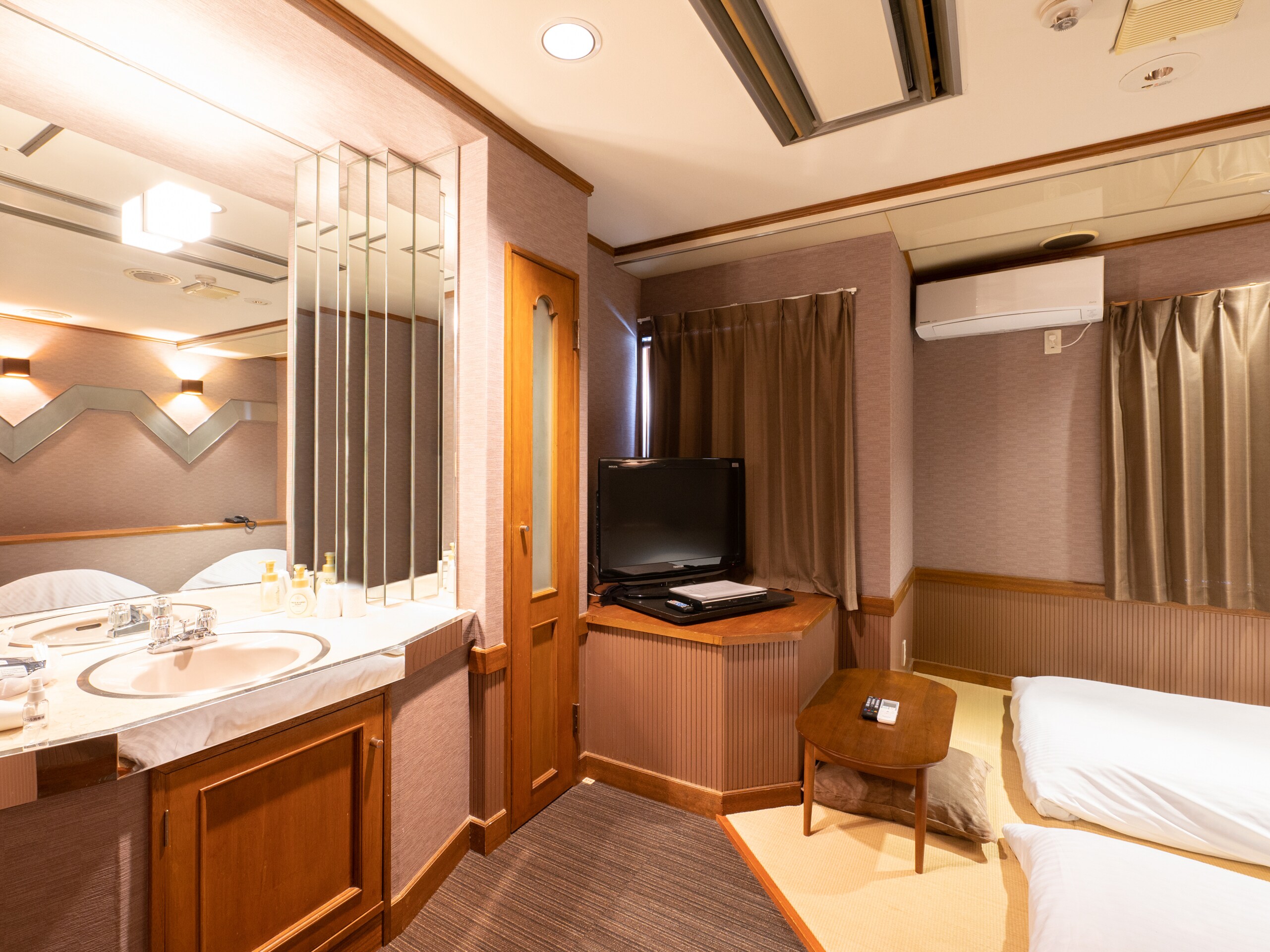 Japanese-style room for 1-2 people