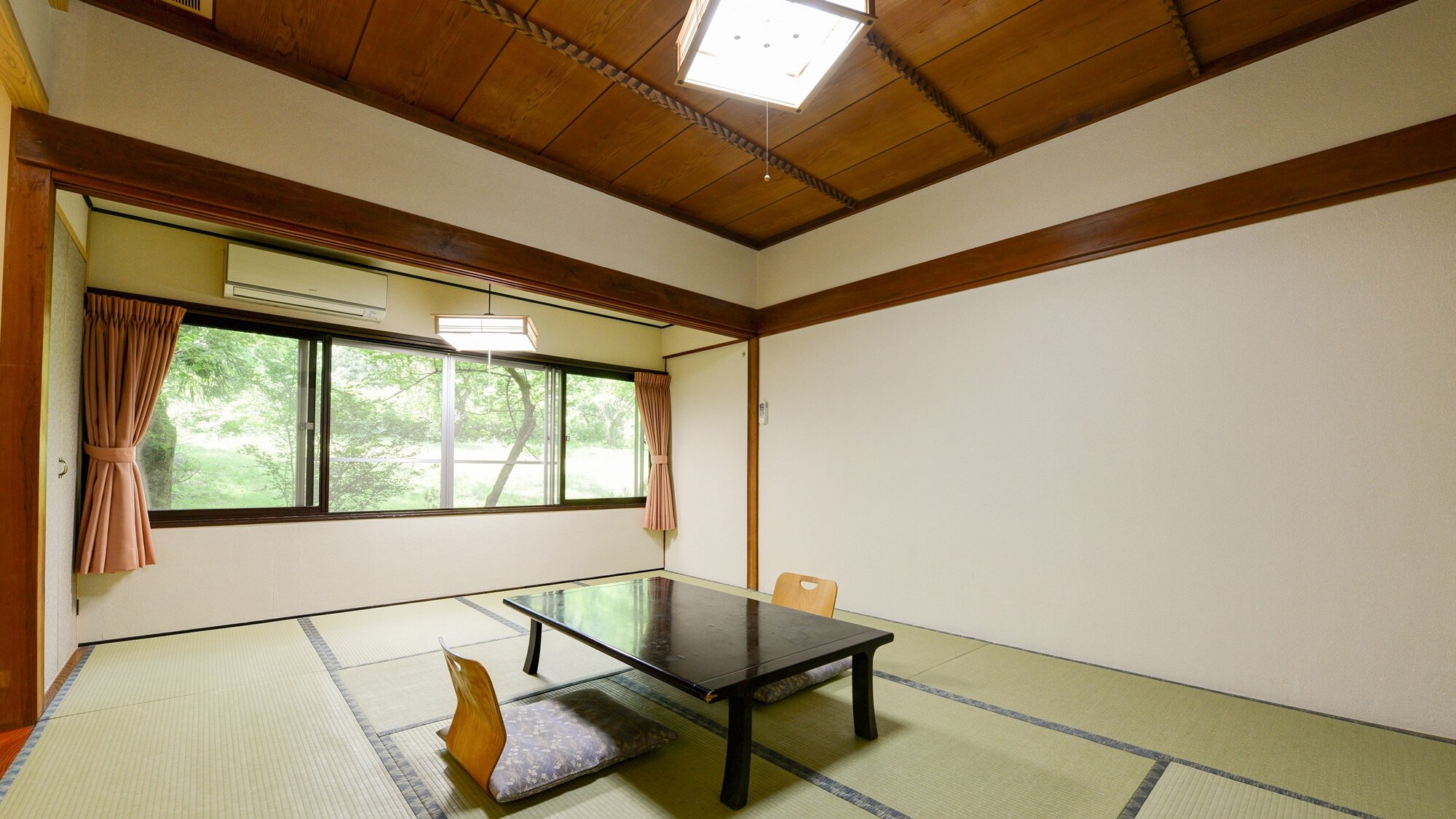 *Example of a guest room/Japanese-style room with toilet - Stretch your legs and relax