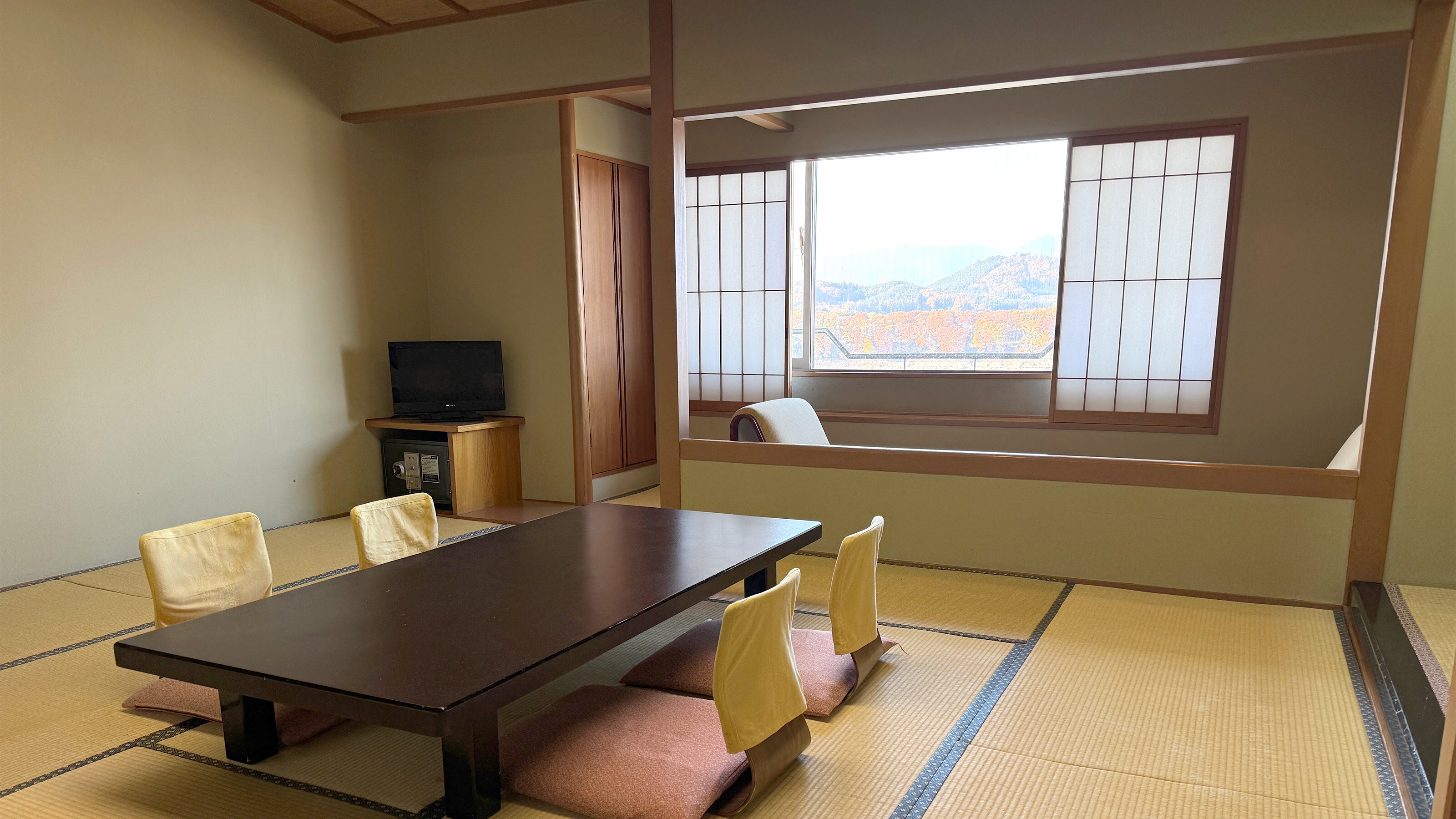 Suimeikan Japanese-style room example