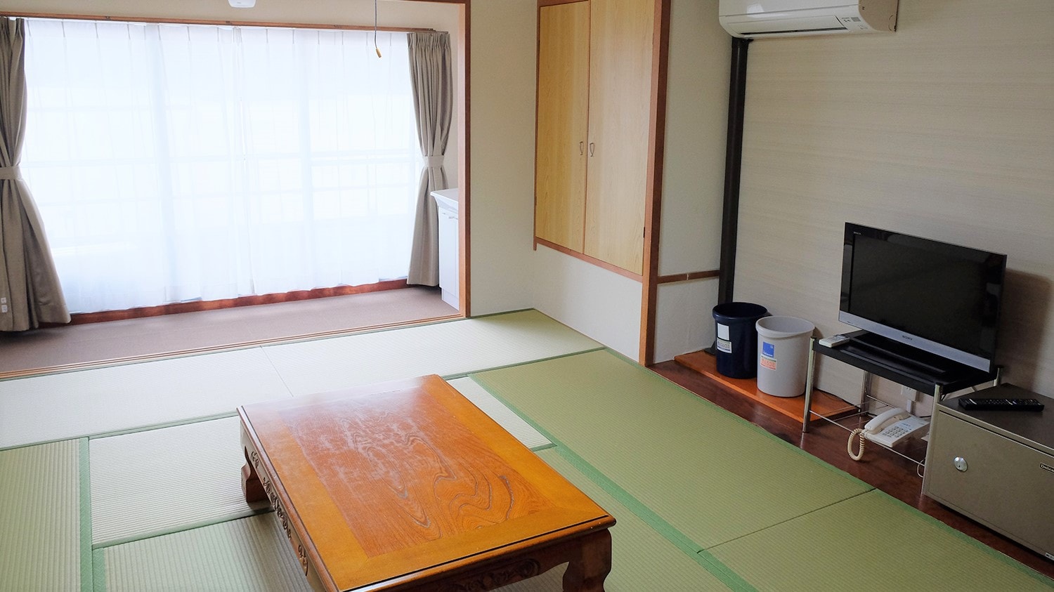 [Guest room] Japanese style room 10 tatami mats: Pacific beach view (example)