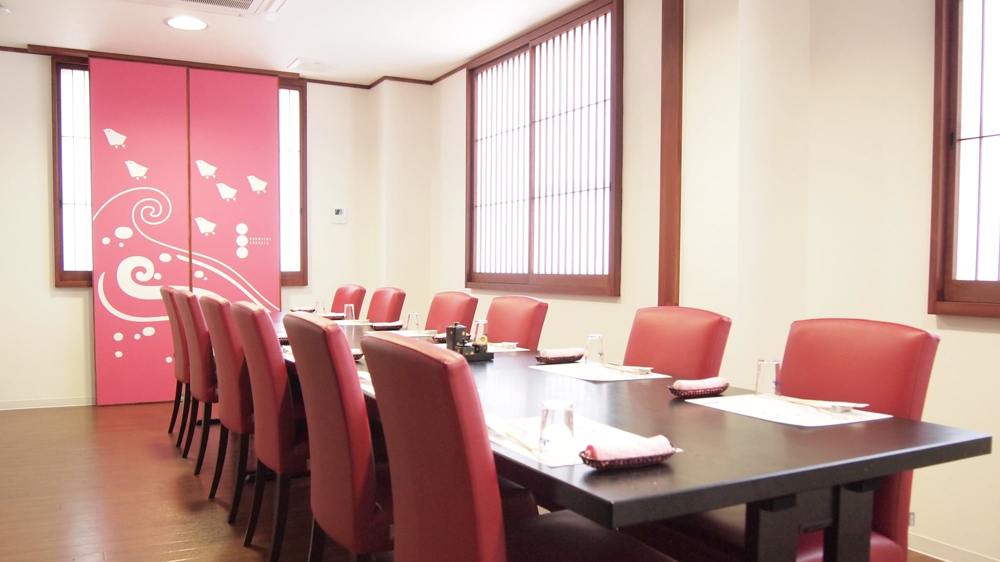 *[大樓內]這是一家餐廳。