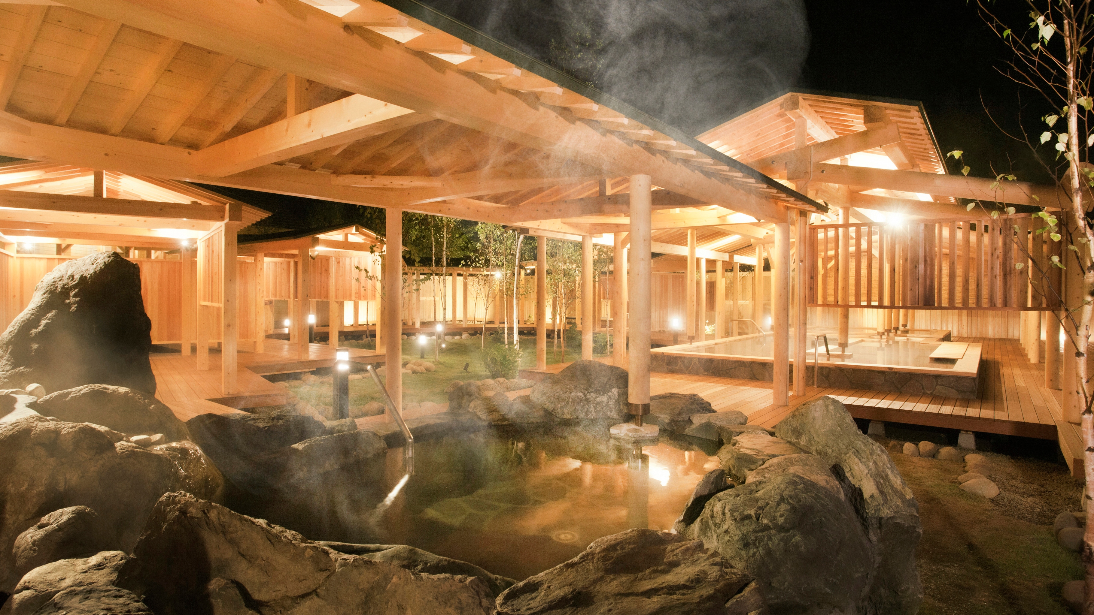 Shirakaba no Yu outdoor hot spring (night)
