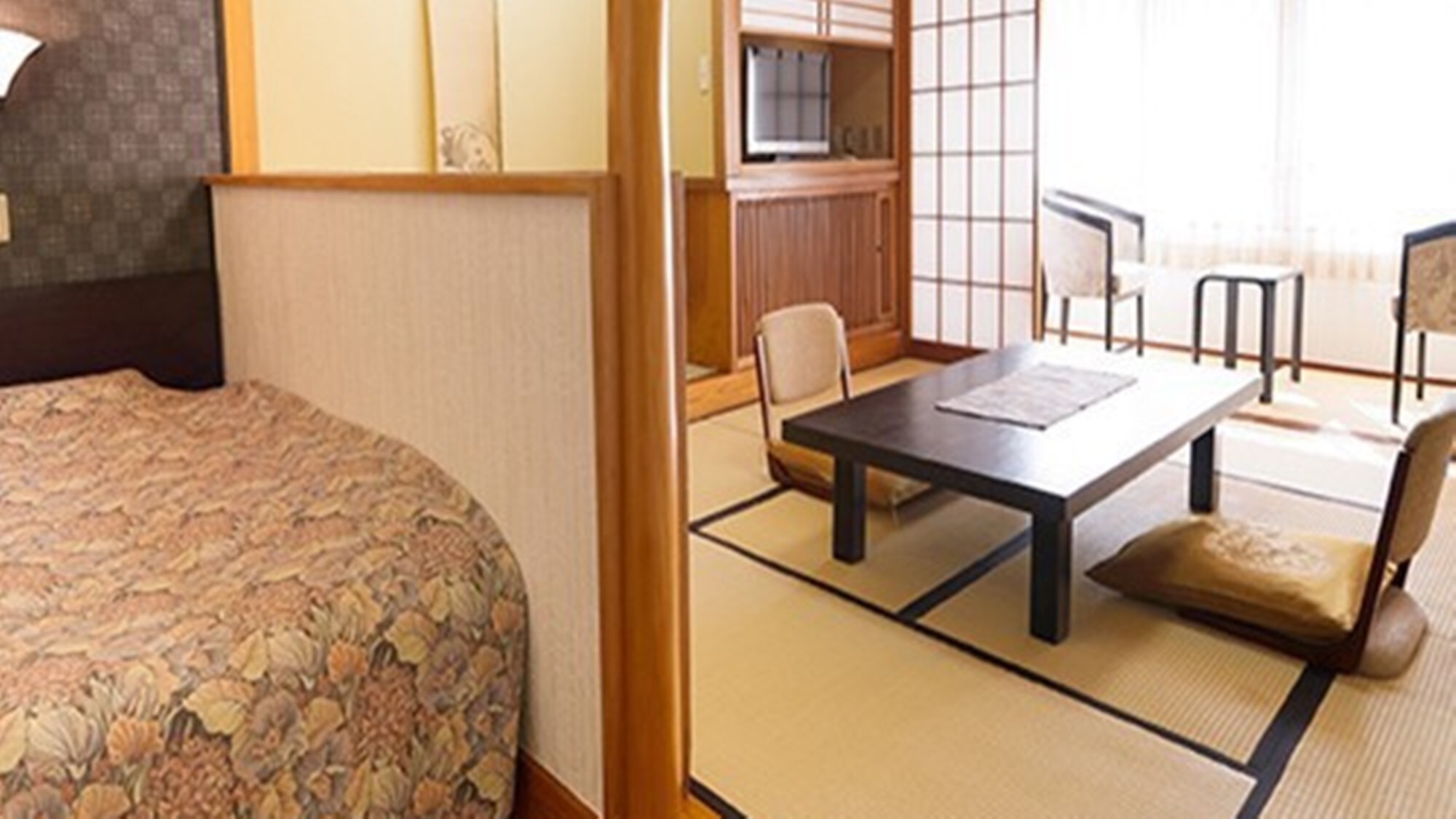 [With indoor hot spring bath] Japanese-Western style room