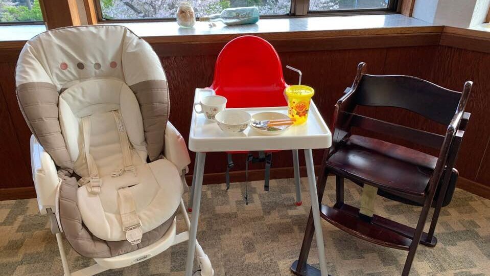 We have many chairs for children ♪