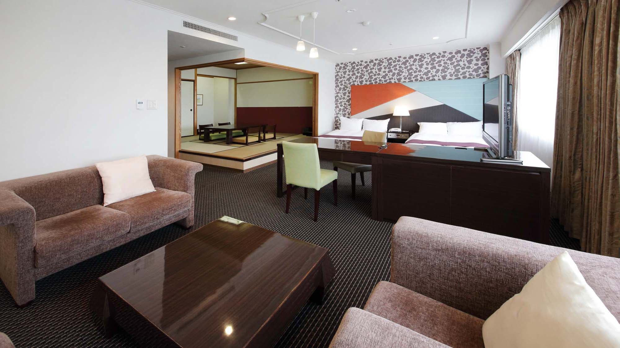 【스위트 룸】 트윈 룸에 8 다다미의 일본식 객실을 겸비한 72㎡의 스위트 룸.