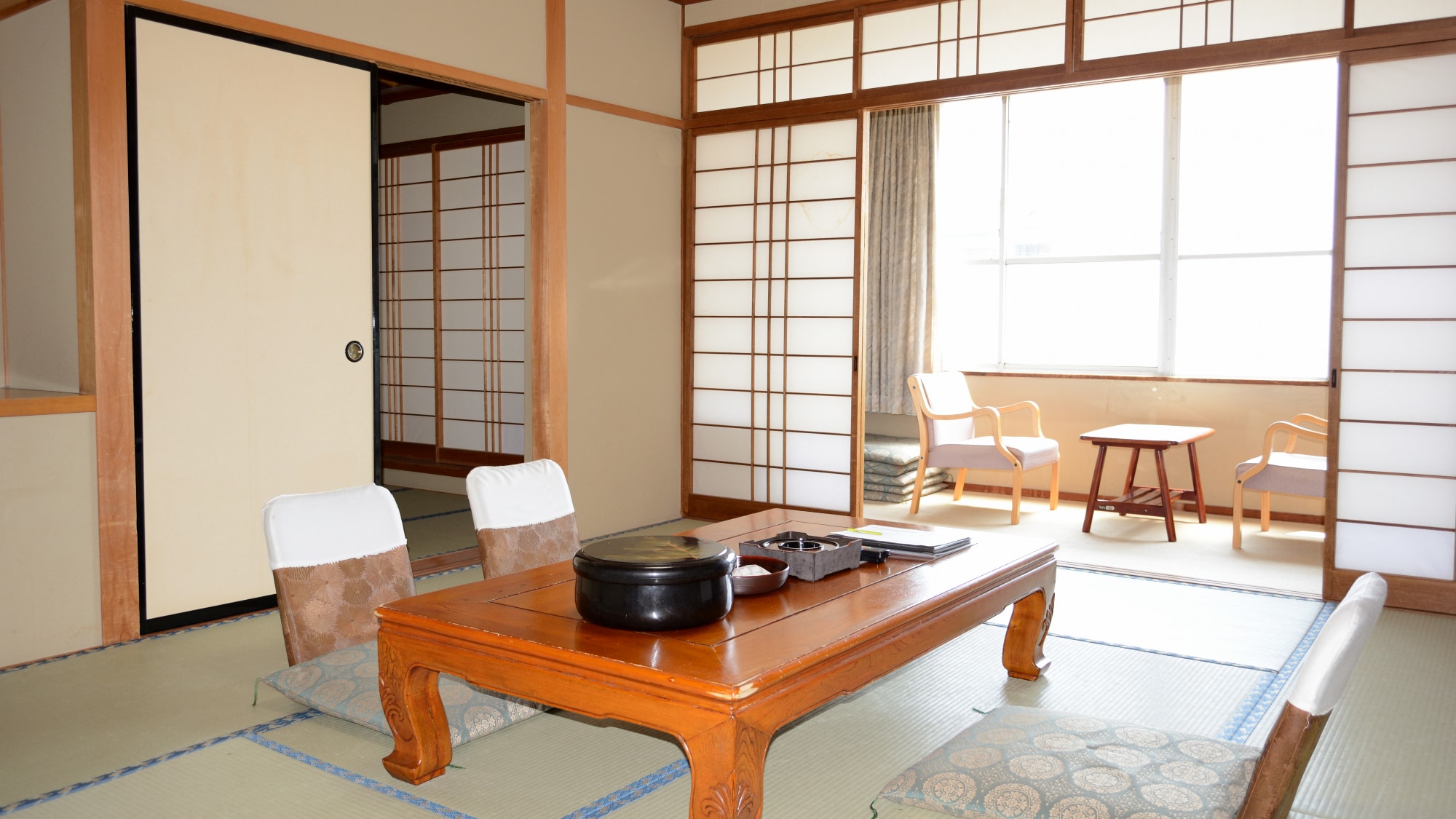 [Japanese-style room 10 tatami + 4 tatami] Example