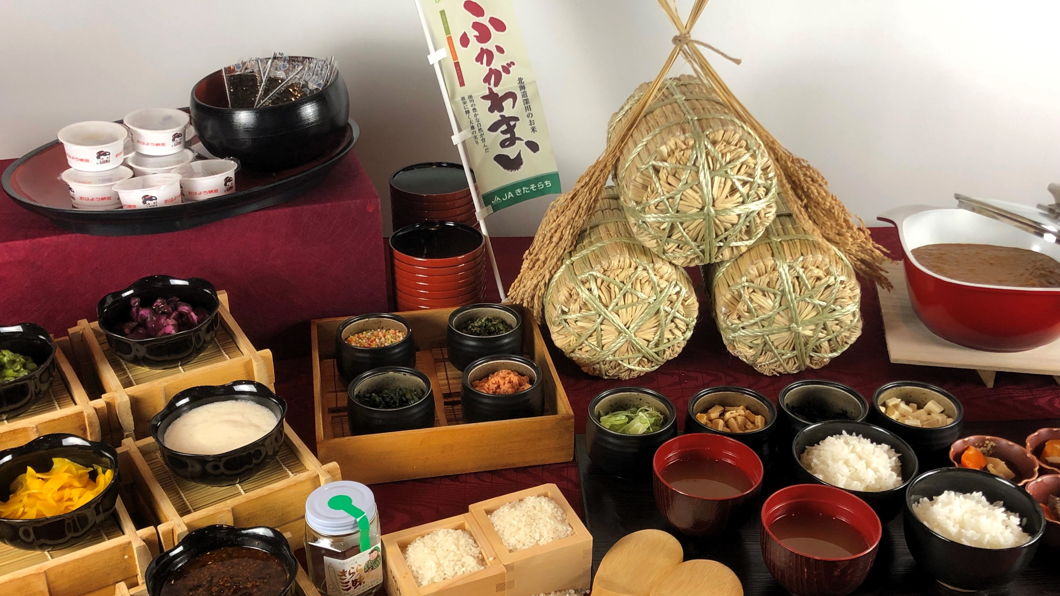 เราได้จัดเตรียมข้าวกึ่งบุฟเฟ่ต์ที่เป็นเอกลักษณ์เฉพาะของ Fukagawa ซึ่งเป็นภูมิภาคที่ผลิตข้าว