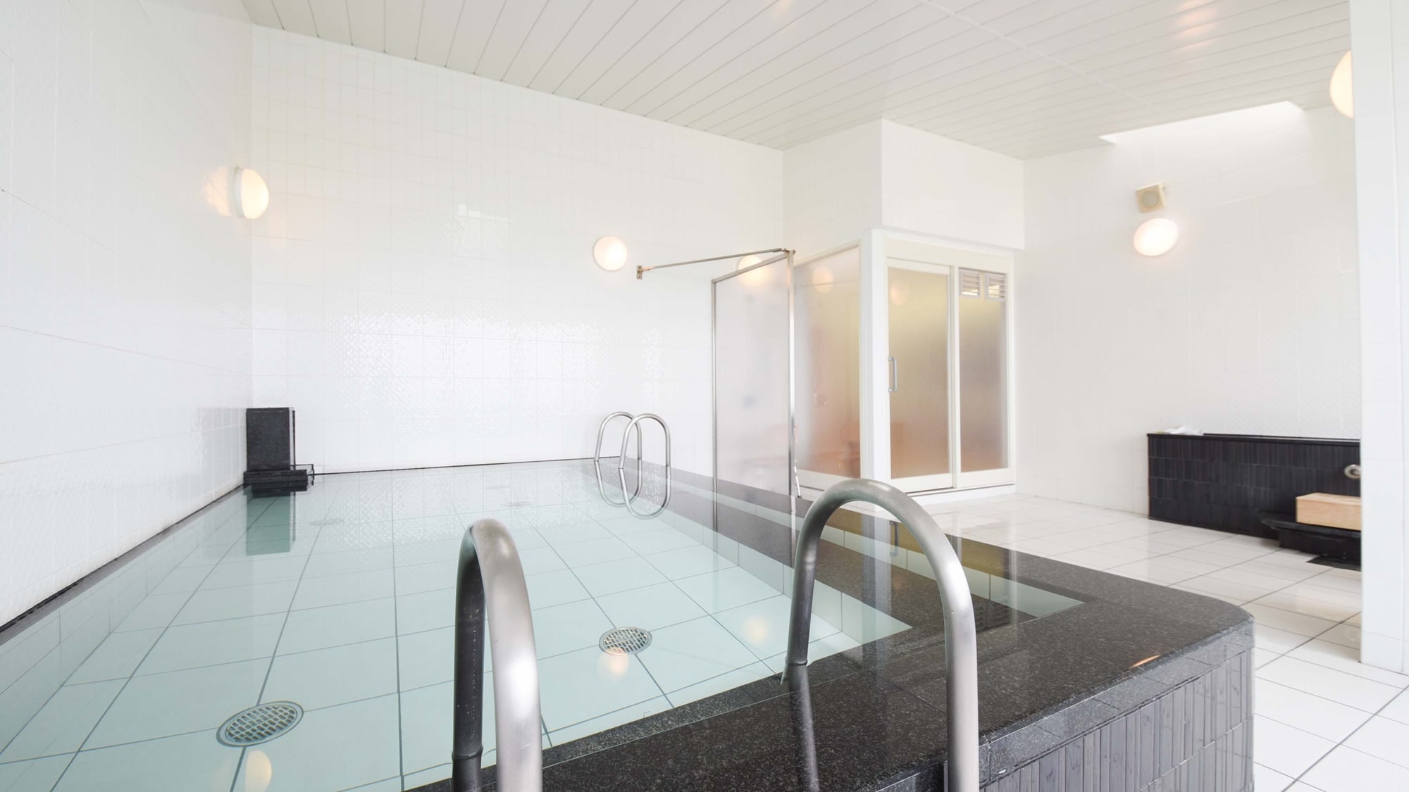* [Large communal bath] "Large communal bath" that heals with the setting sun The bath time while watching the setting sun in Osaka Bay is the best time