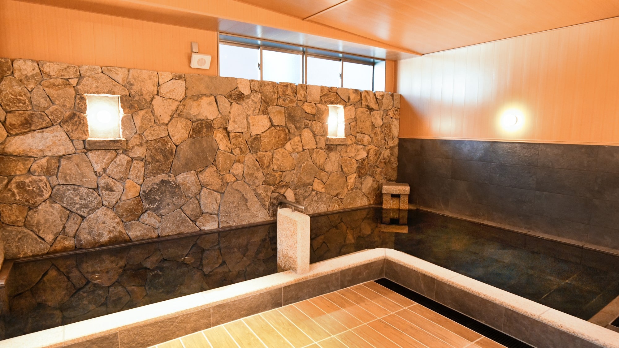 Large public bath for men (new main tower)