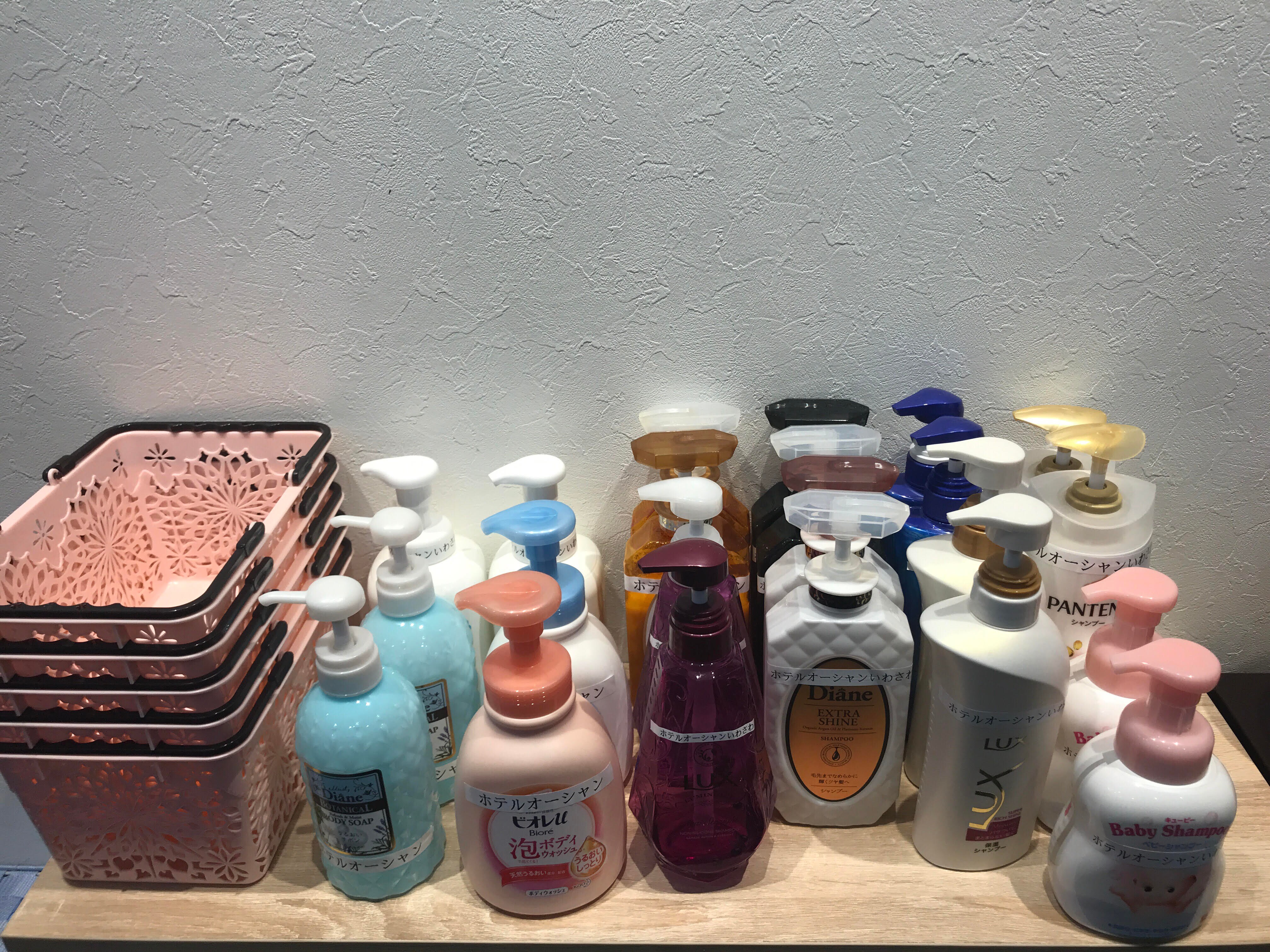 Shampoo, body soap and a buffet are provided.