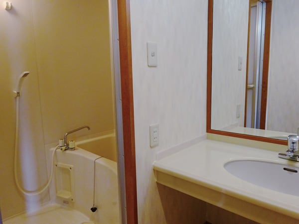 Kamar rias & kamar mandi