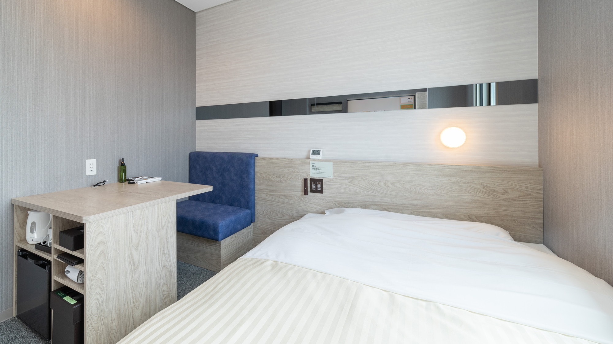 You can relax in the spacious bed.