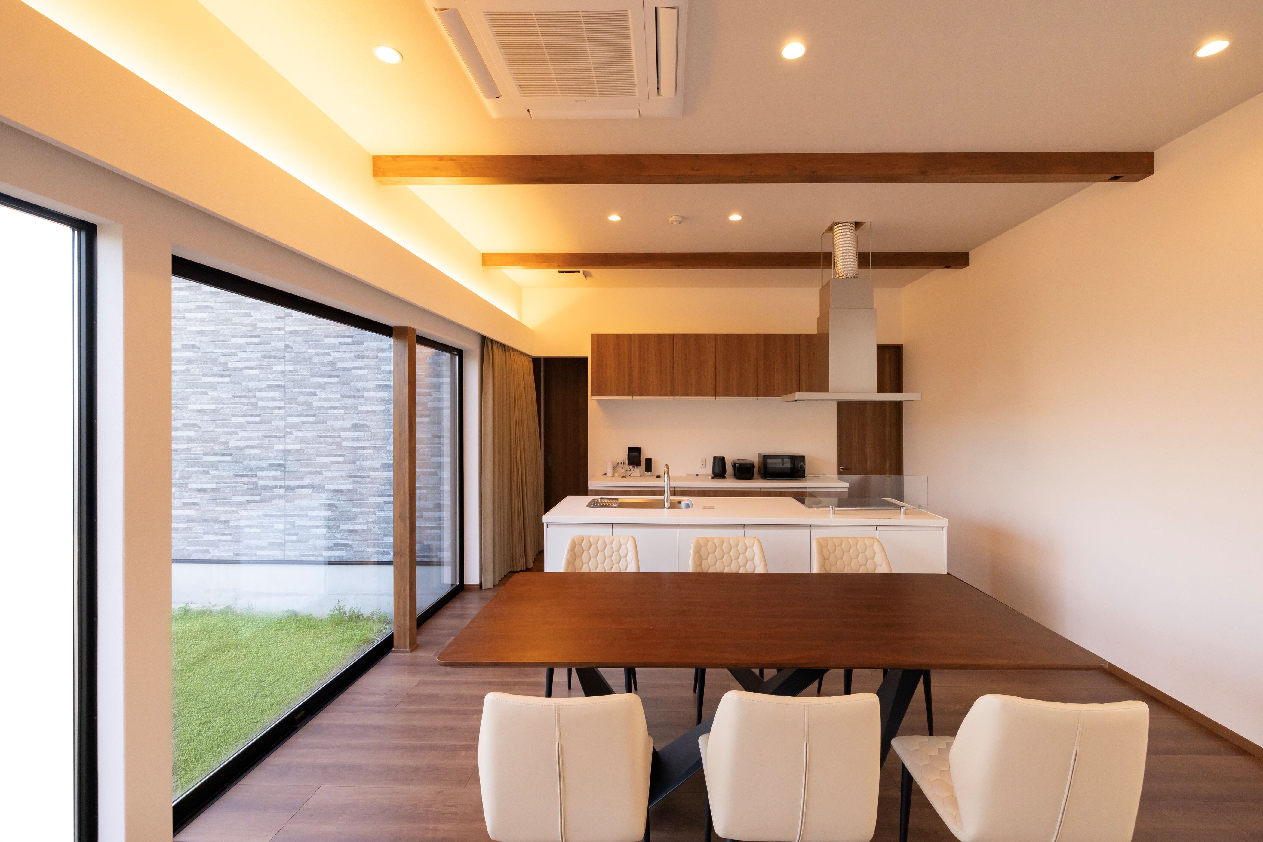 Living room (HILLSIDEBASE #01)