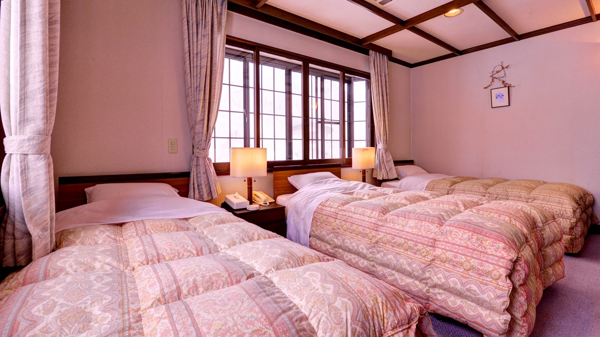 * Triple (contoh kamar tamu)