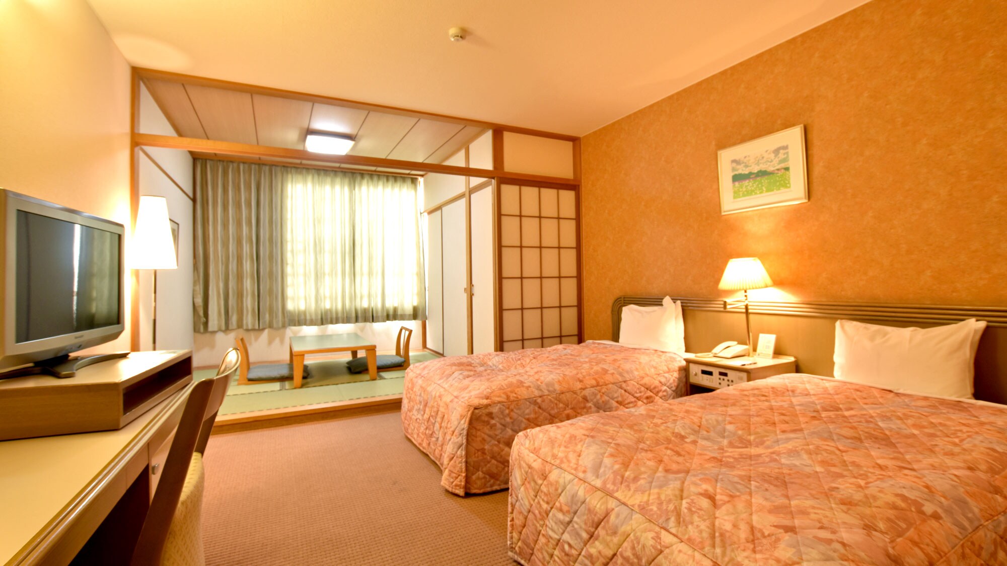 [Japanese-Western room] Bed side
