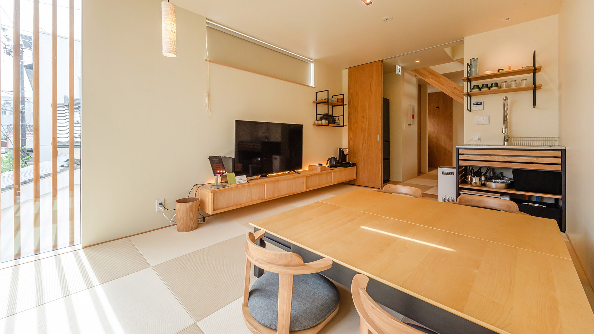 ・[Living room] Please relax in the spacious living room.