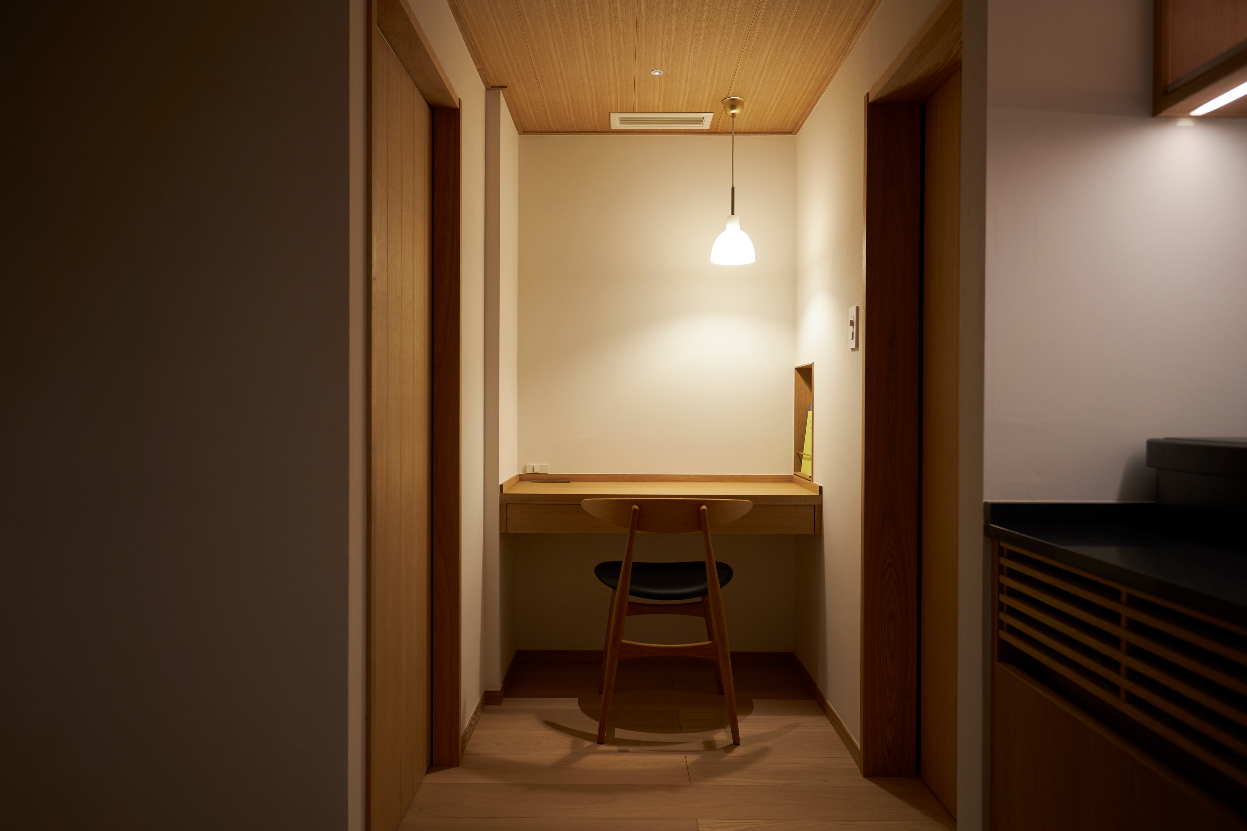 Suite study with silver hot spring