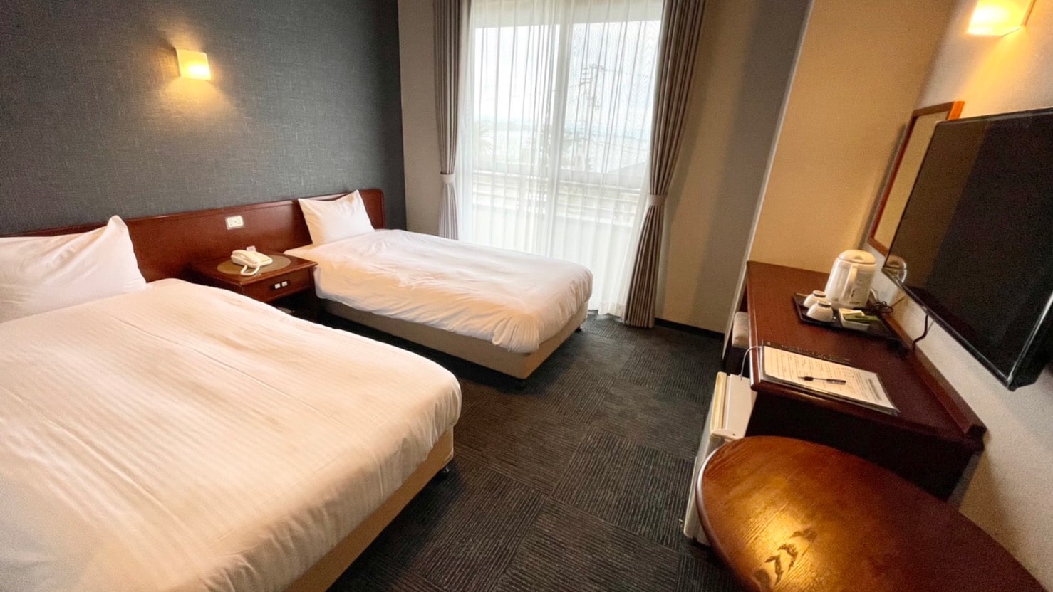 Image of a Western-style room (sea side)