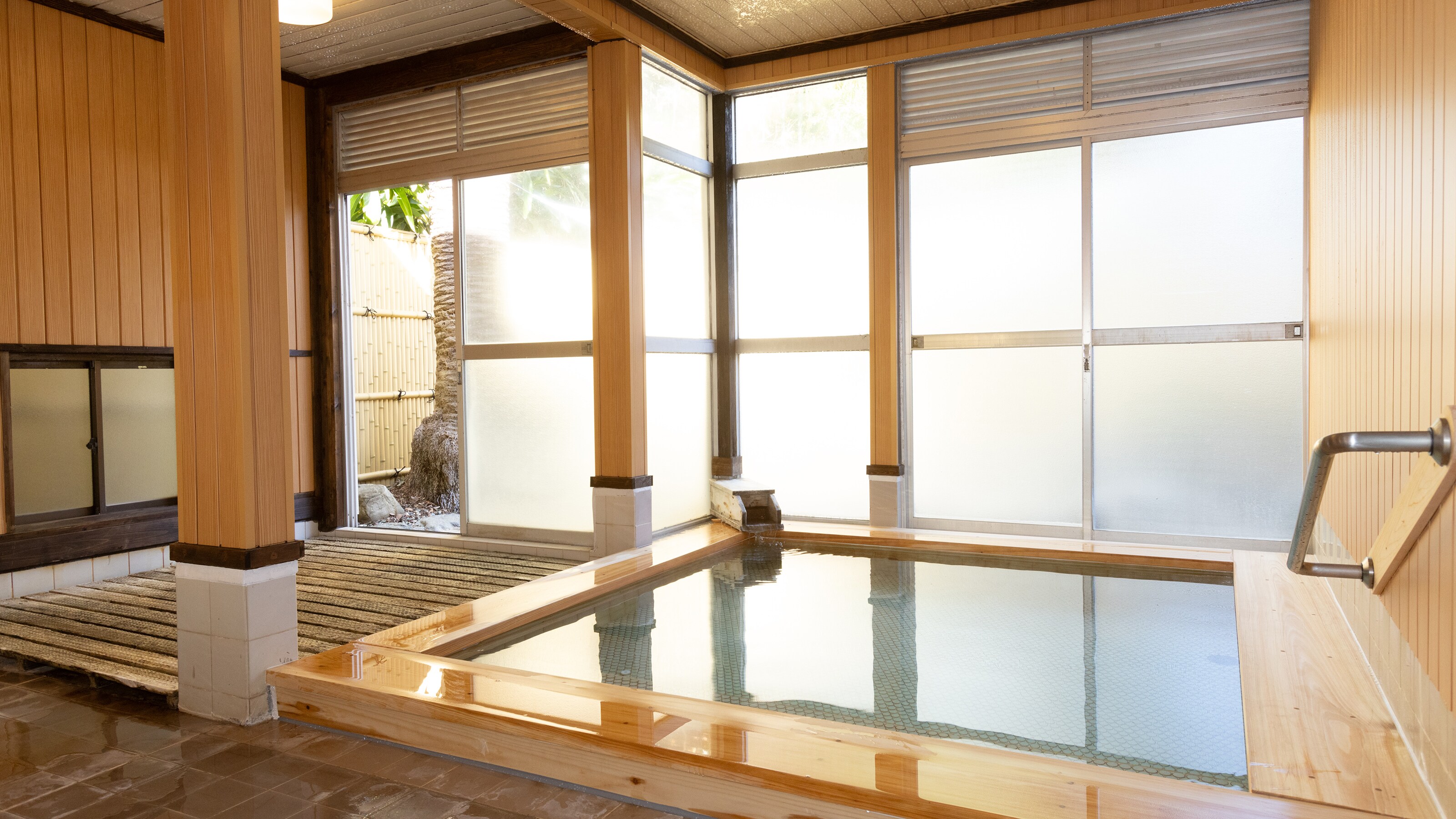 Large public bath on the second floor
