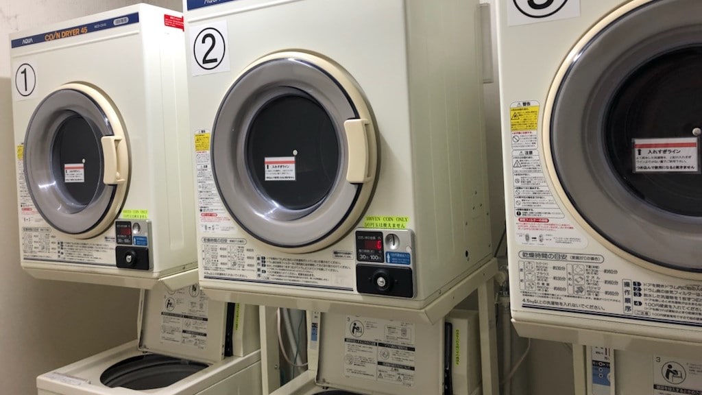 1F coin laundry (detergent is automatic. Softener can be rented)