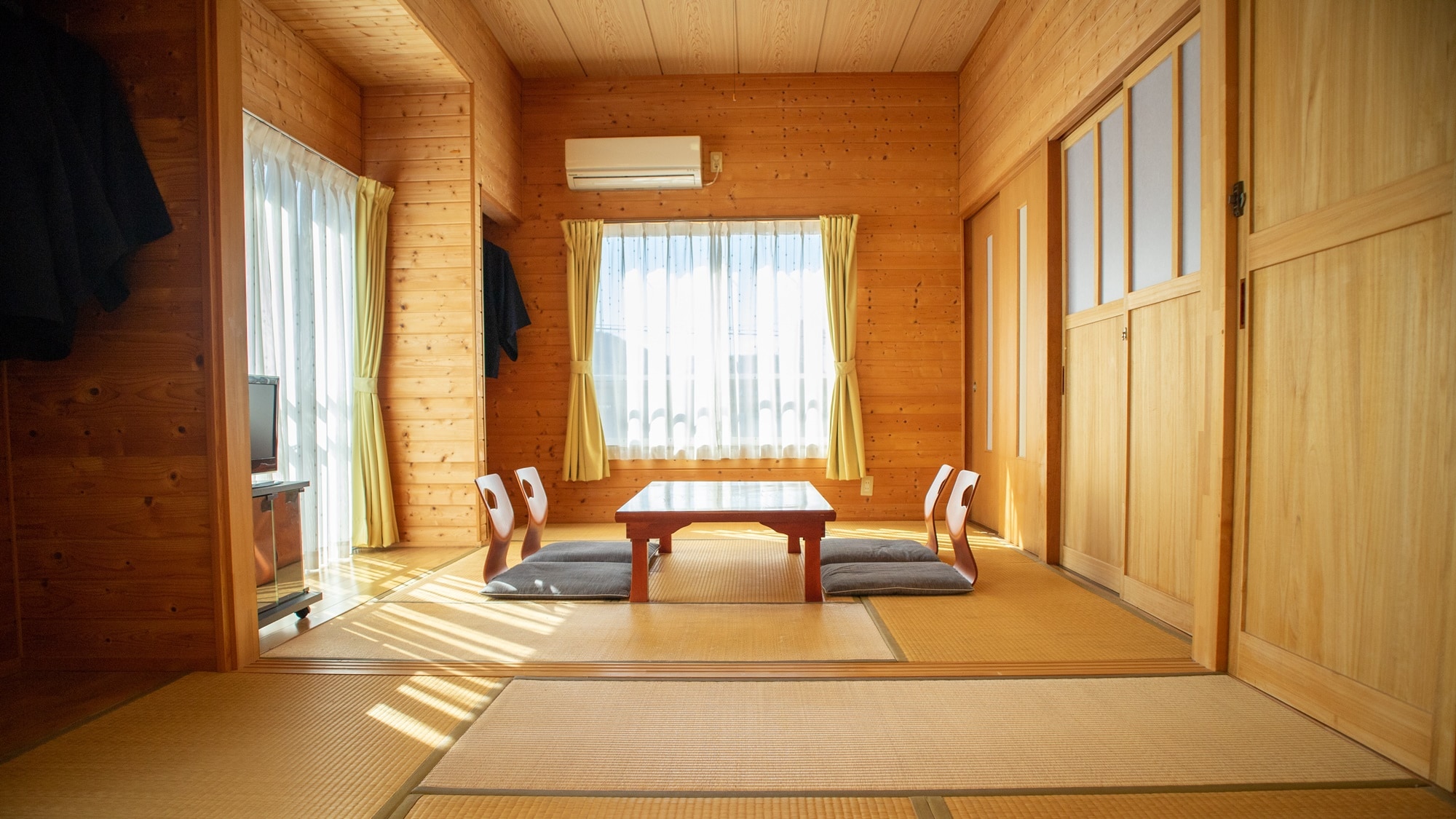 *[Example of a Japanese-style room / 6 tatami mats + 6 tatami mats] The warmth of wood is great for relaxation!
