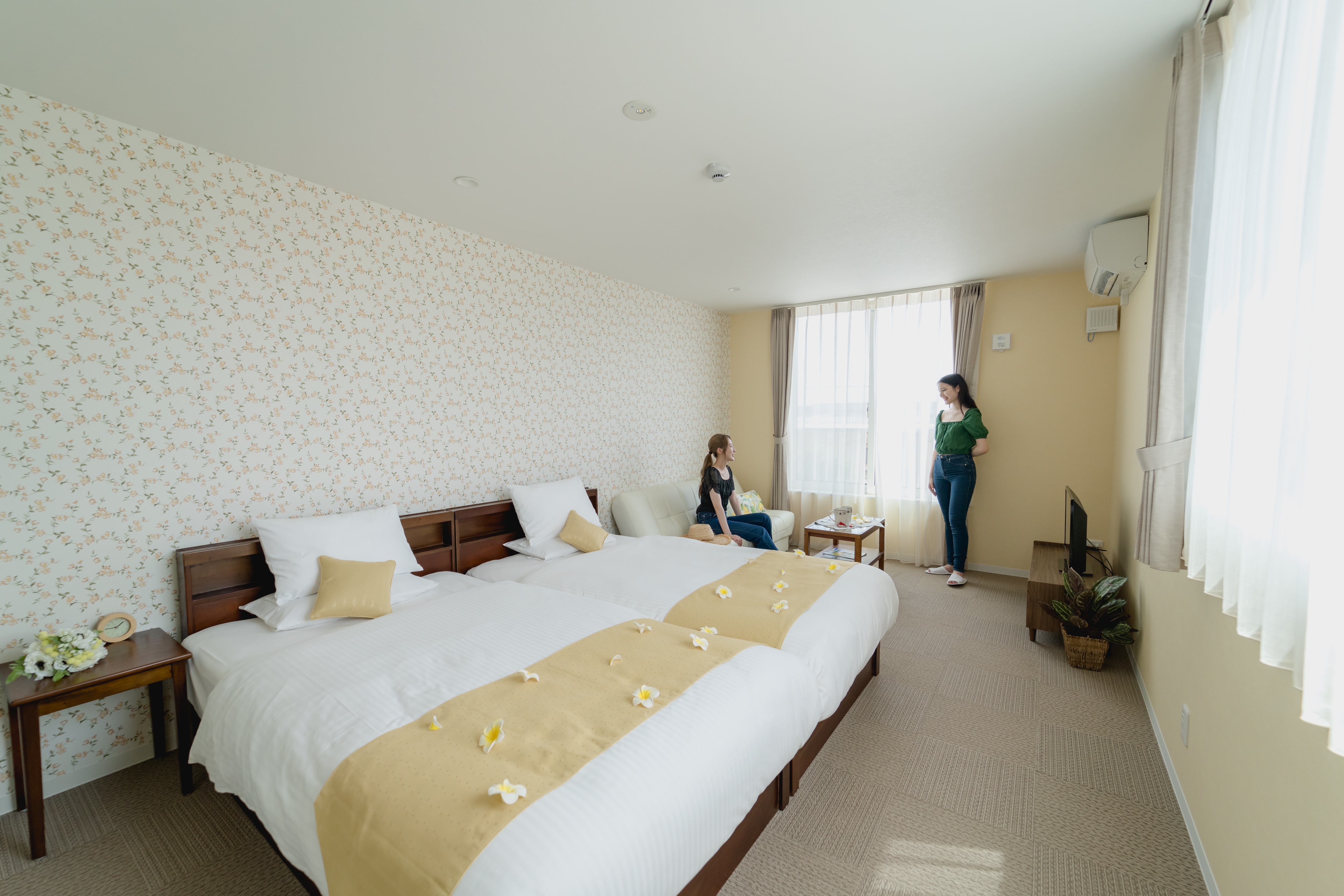 Twin room with extra bed (40 square meters)