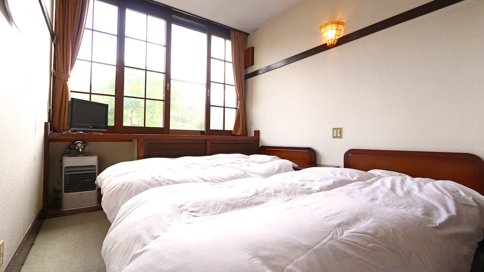 [Western-style Twin Room] Only one room available with twin beds.