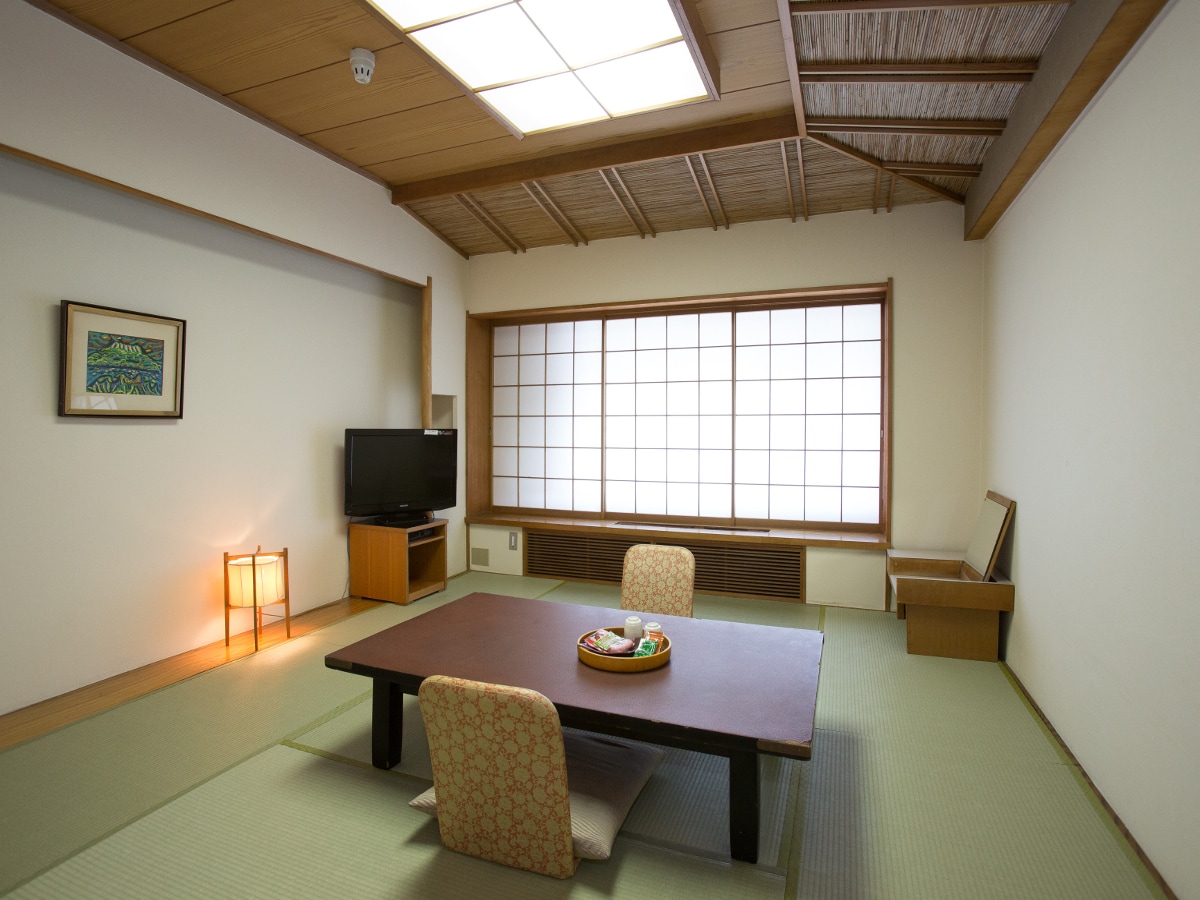 [Japanese-style room 10 tatami mats] An example