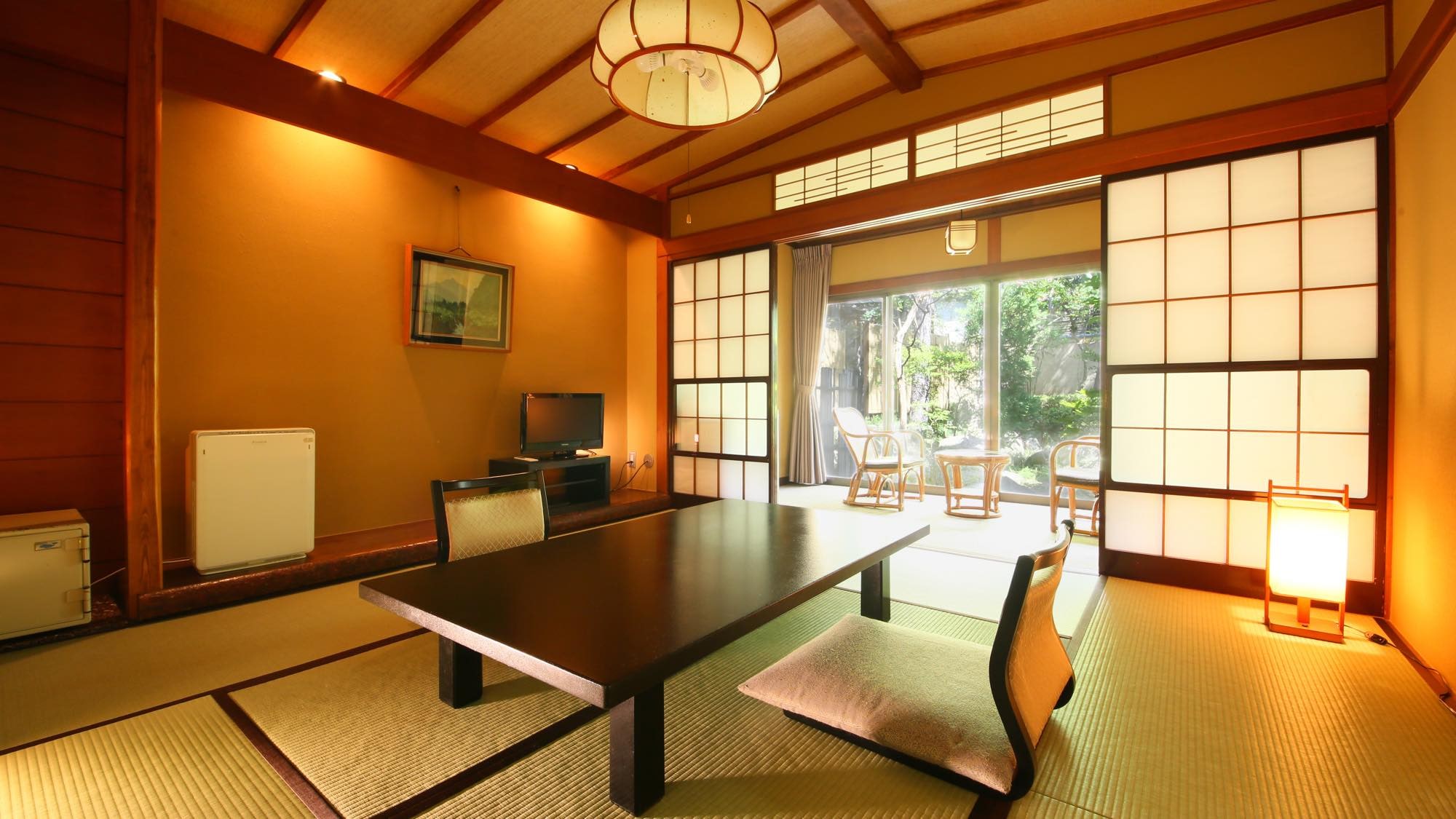 [Japanese-style room 8 tatami mats + wide rim] With hot spring bath