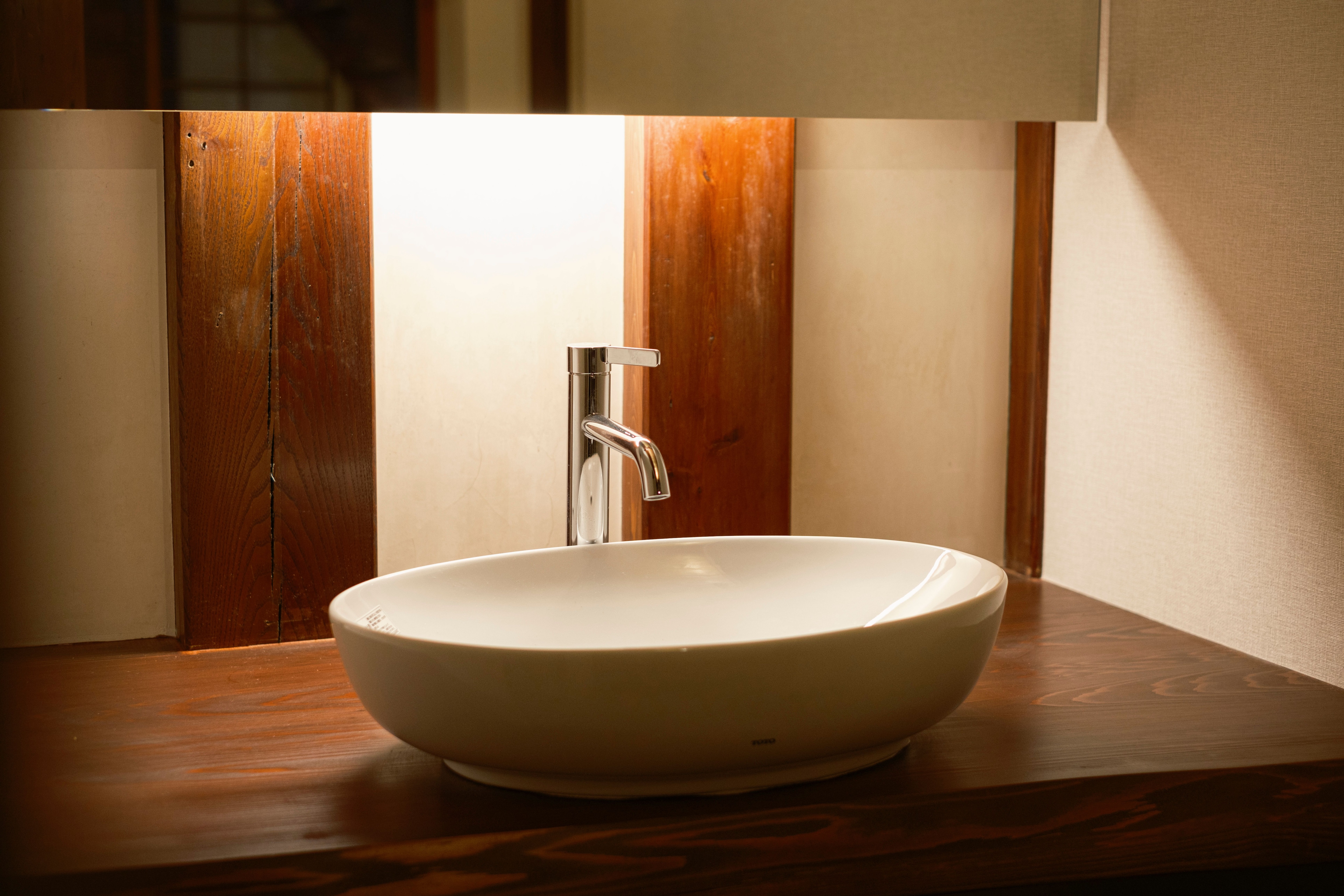 Kamar mandi suite｜Kamar mandi Maisonette terbuat dari kayu cedar Akita padat, memanfaatkan pesona bawaan secara maksimal