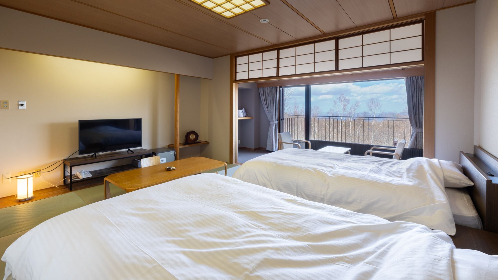 Kamar bergaya Jepang dengan tempat tidur (dua kamar, 10 tikar tatami dan 4,5 tikar tatami), beranda dan toilet termasuk [bebas rokok]