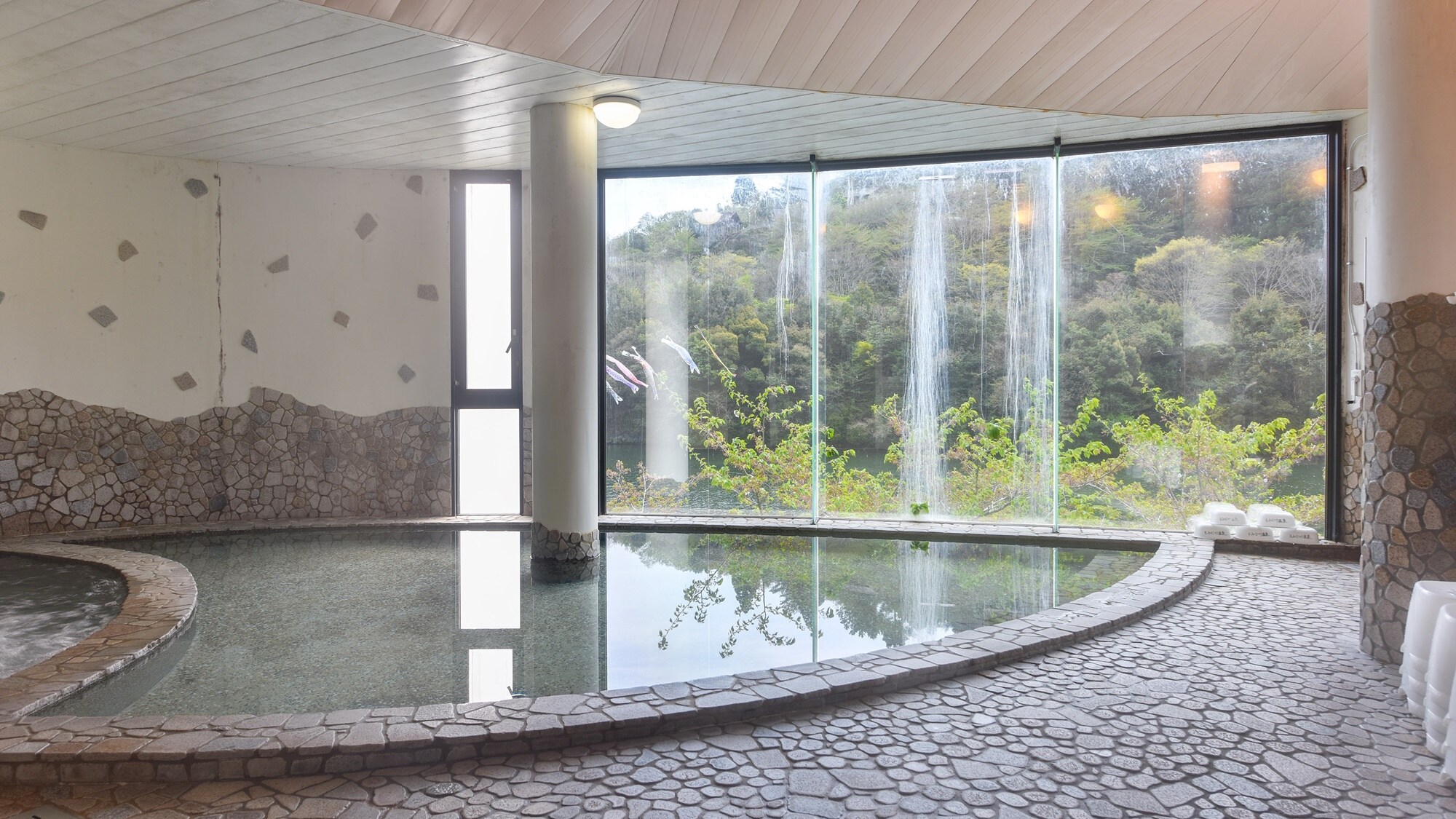 ※【大浴場/女浴場】引以為傲的100％天然溫泉水，對恢復疲勞、治療老年病、美容等有功效。