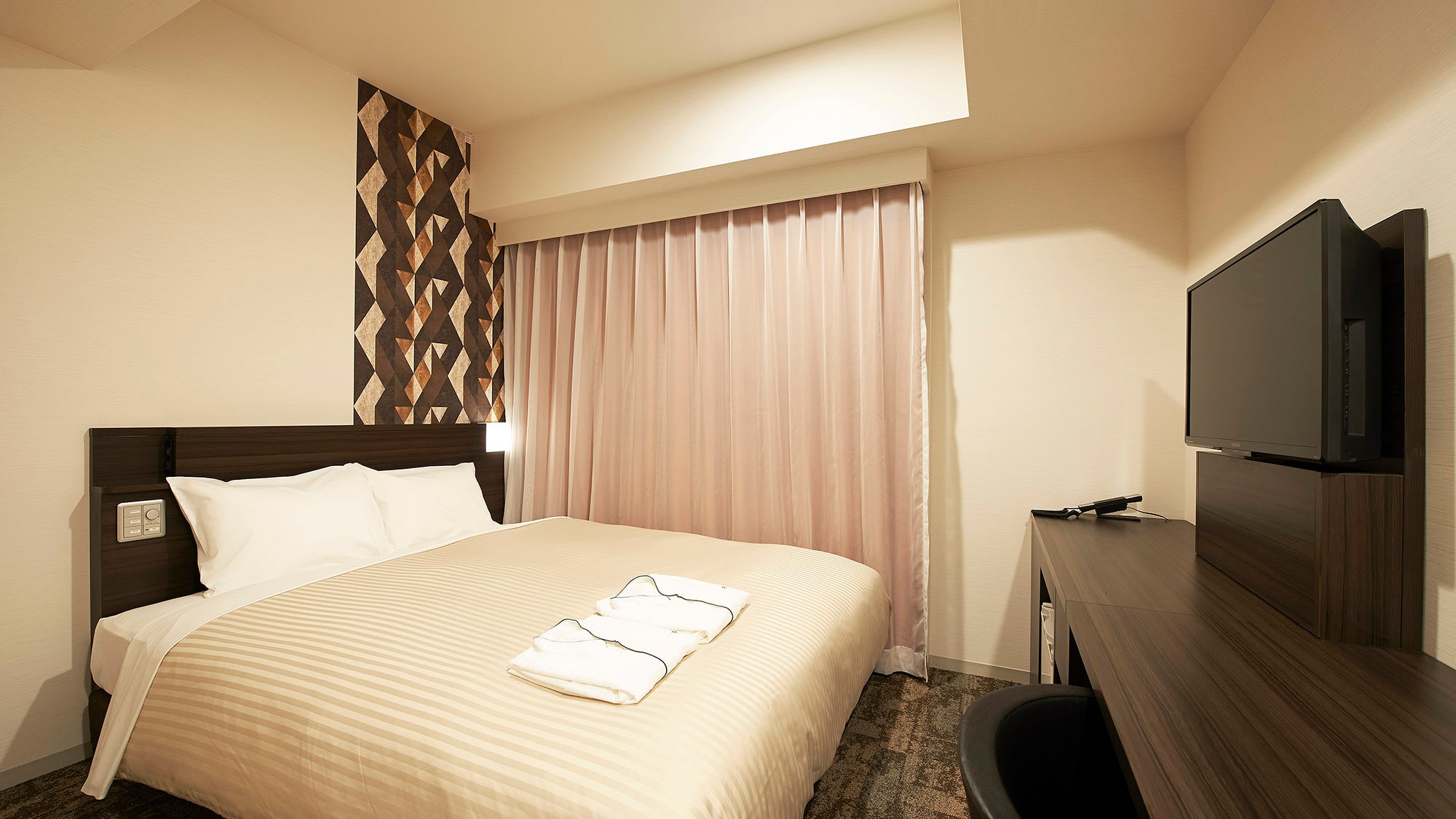 ・[Deluxe double] Sealy queen bed (160cm width) installed