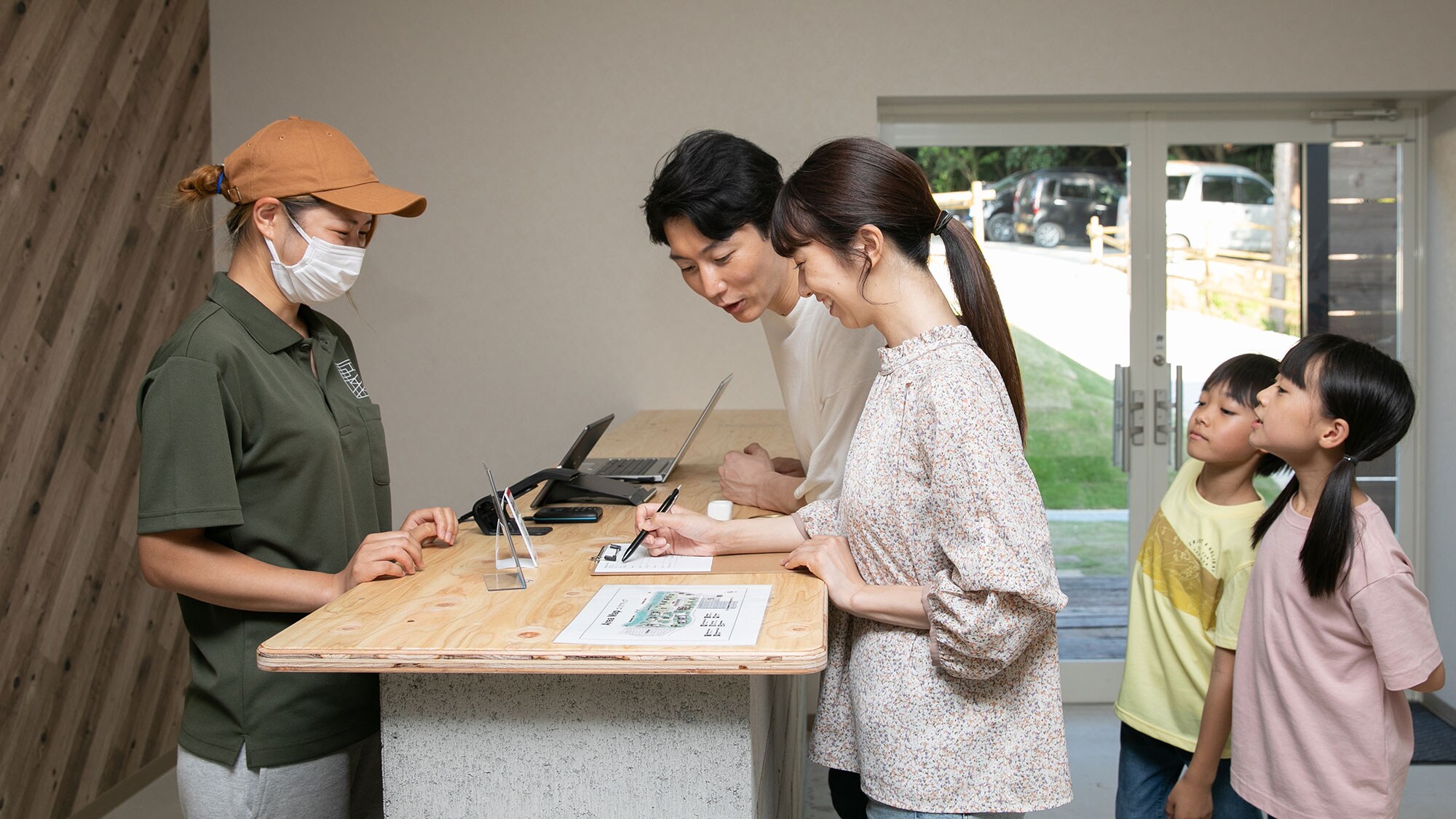 ・請前往辦理入住手續的大樓辦理入住。