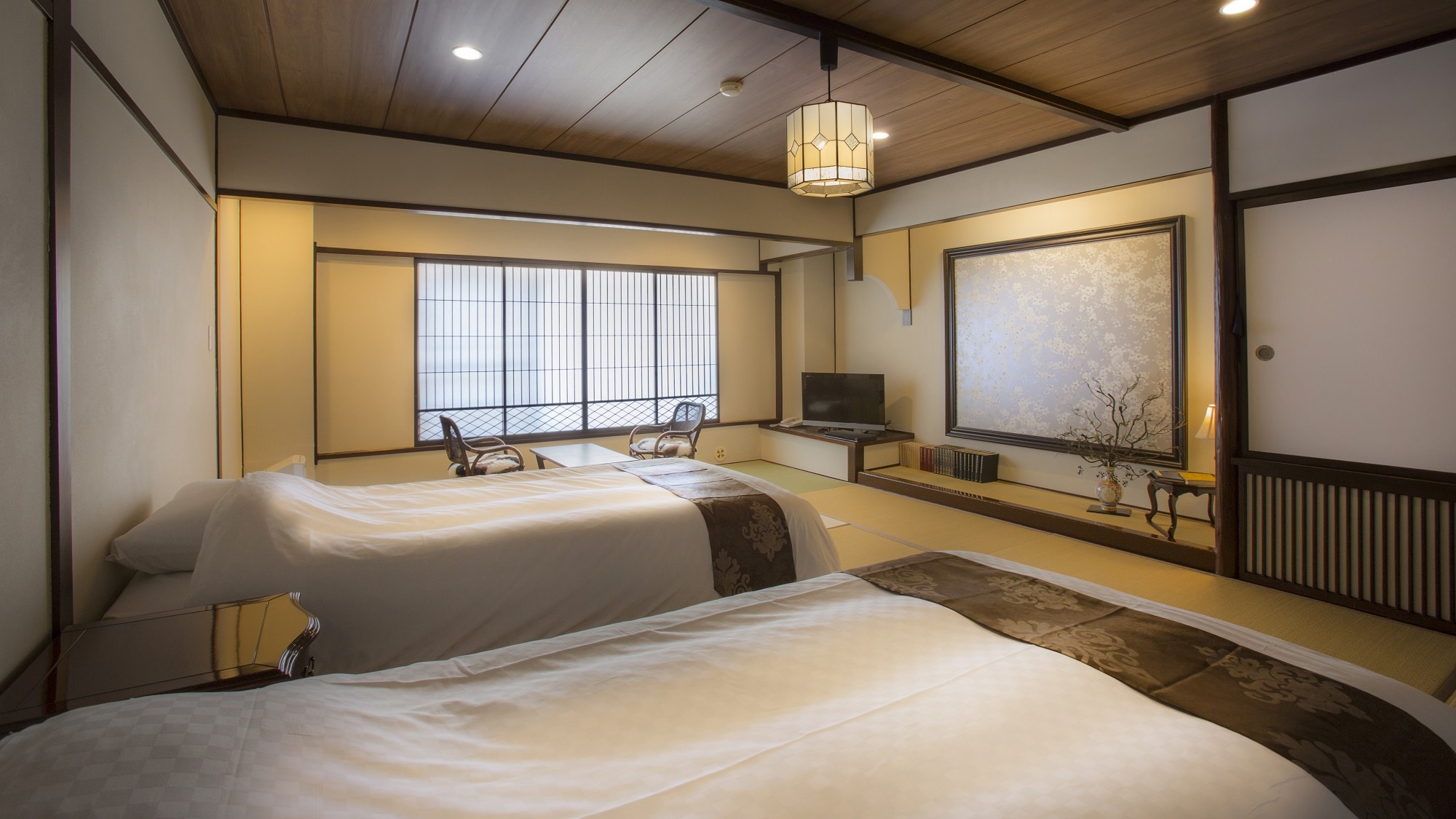 Standar Miyamatei Menanggapi permintaan "Saya ingin tidur di tempat tidur karena kaki saya sakit," saya meletakkan tempat tidur di kamar bergaya Jepang.