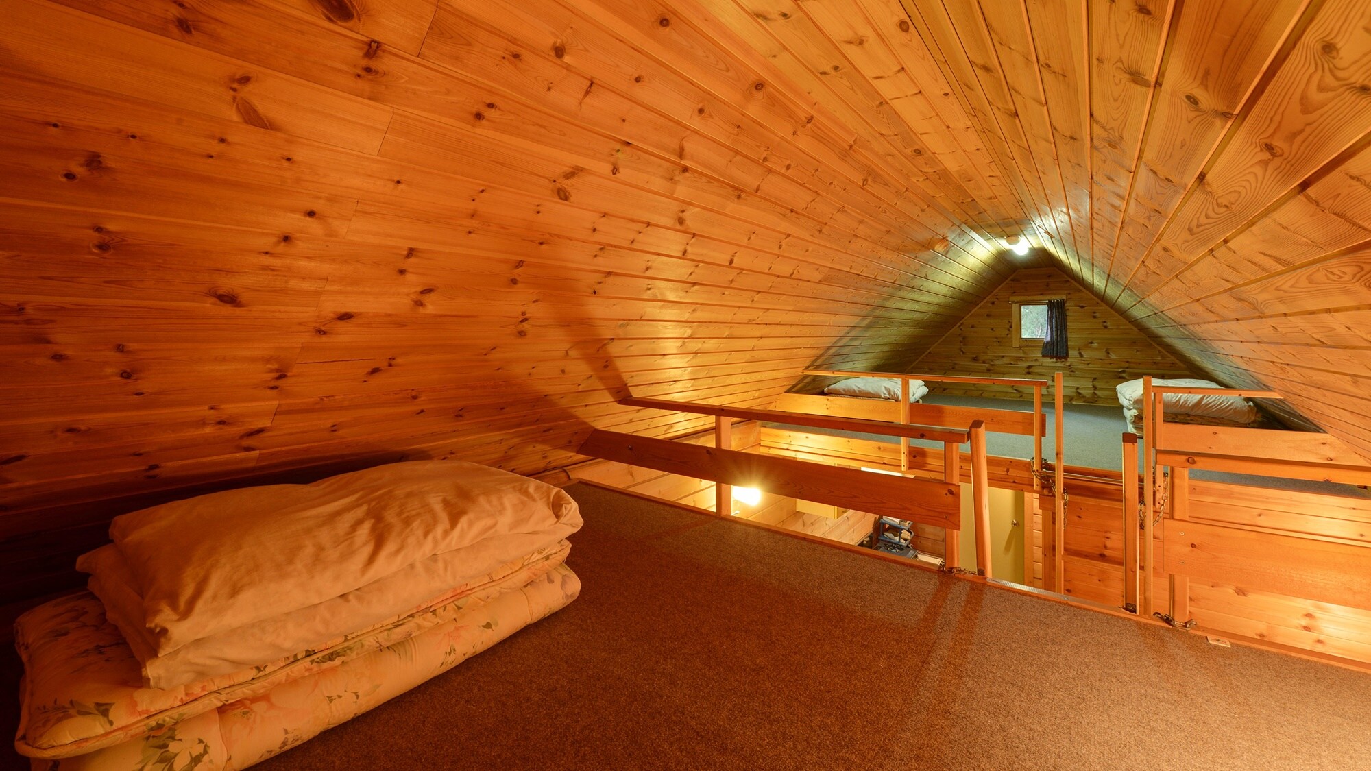*[Log House/S] มีห้องใต้หลังคา 2 ห้อง และยังสามารถจัดวางฟูกแยกกันได้