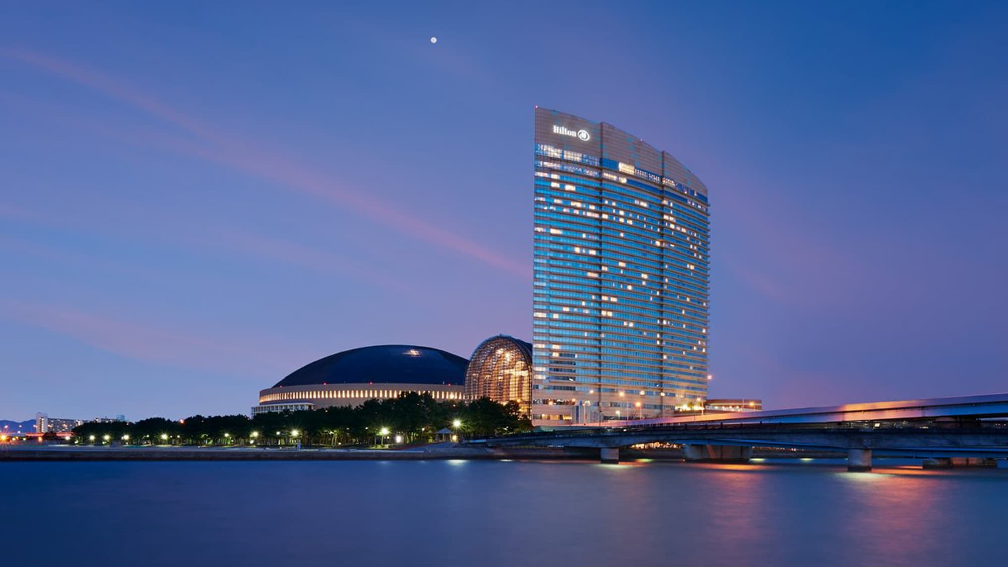[Eksterior hotel] Pemandangan malam yang romantis di Fukuoka