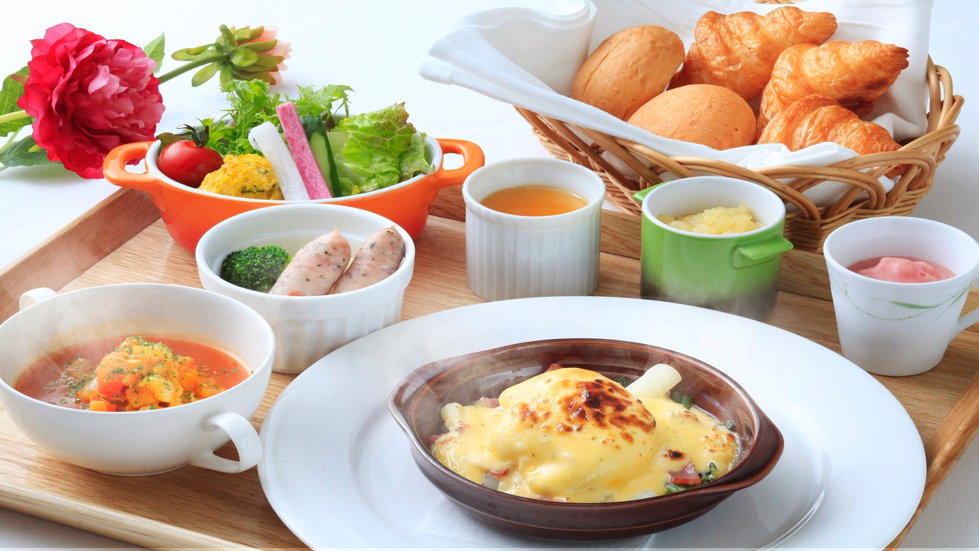 ■ "Breakfast" You can enjoy Japanese and Western dishes prepared with both bread and rice.