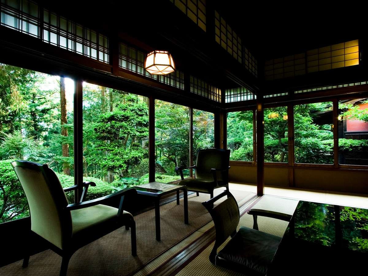 [Kamar khusus dengan pemandian terbuka (Shunkeiso)] Dibangun dengan halaman empat musim sebagai pemandangan pinjaman, itu akan menggerakkan hati Anda.