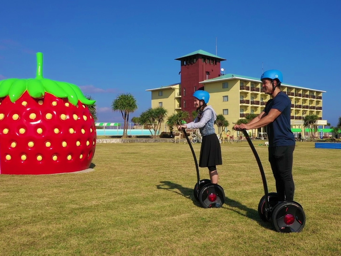 騎著先進的 Segway 平衡車遊覽廣闊的場地！