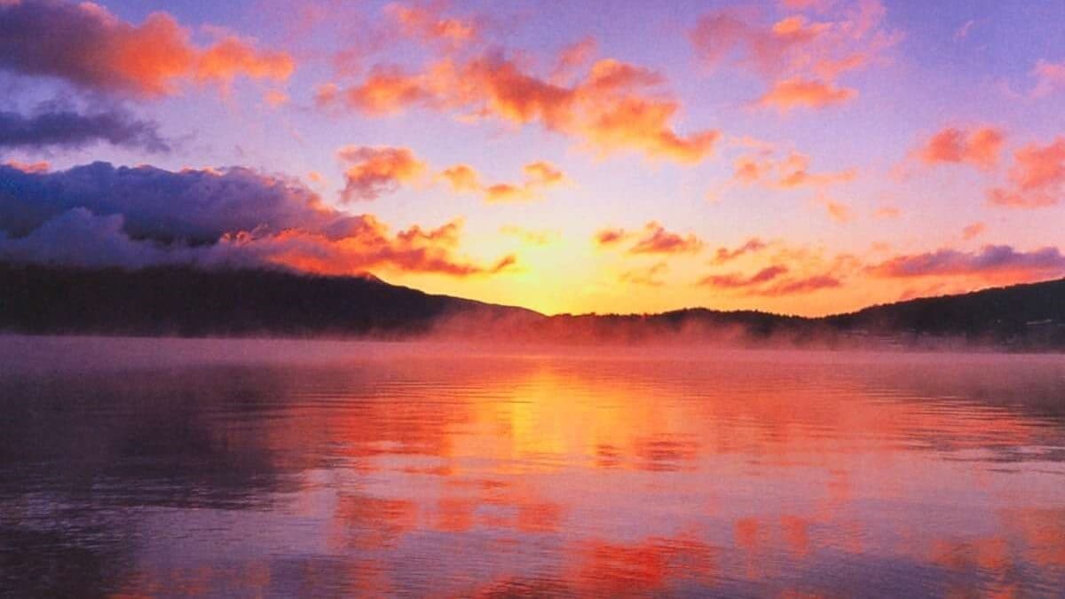 ■ Morning glow at Lake Akan