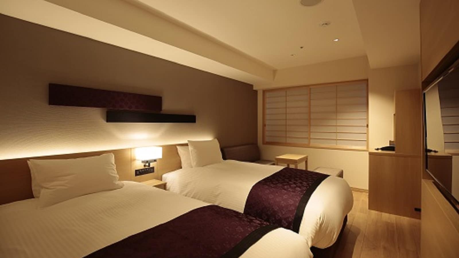 Intergate Twin Room (Night)