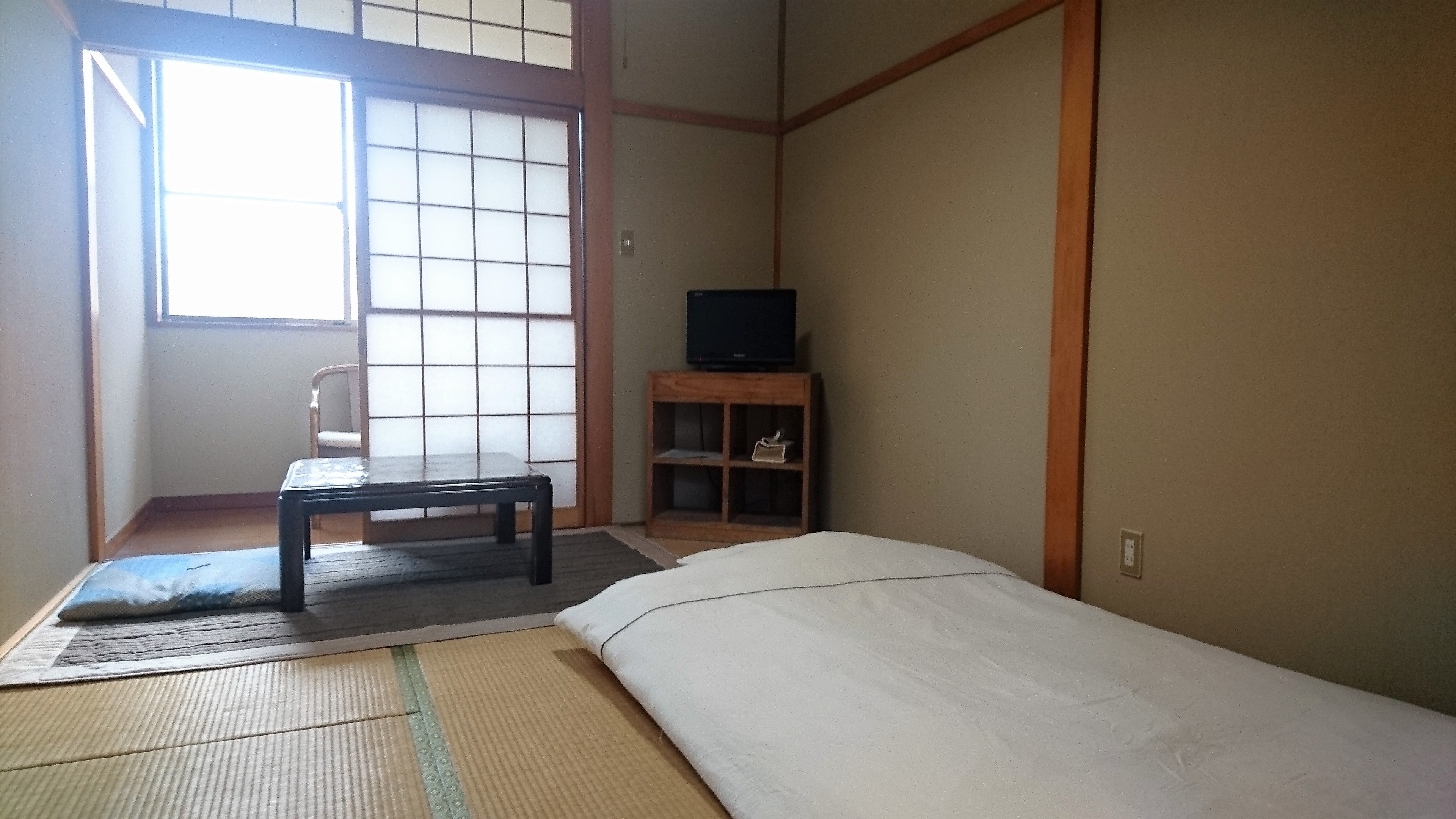 6 kamar tamu beralas tatami (kapasitas 1-2 orang)
