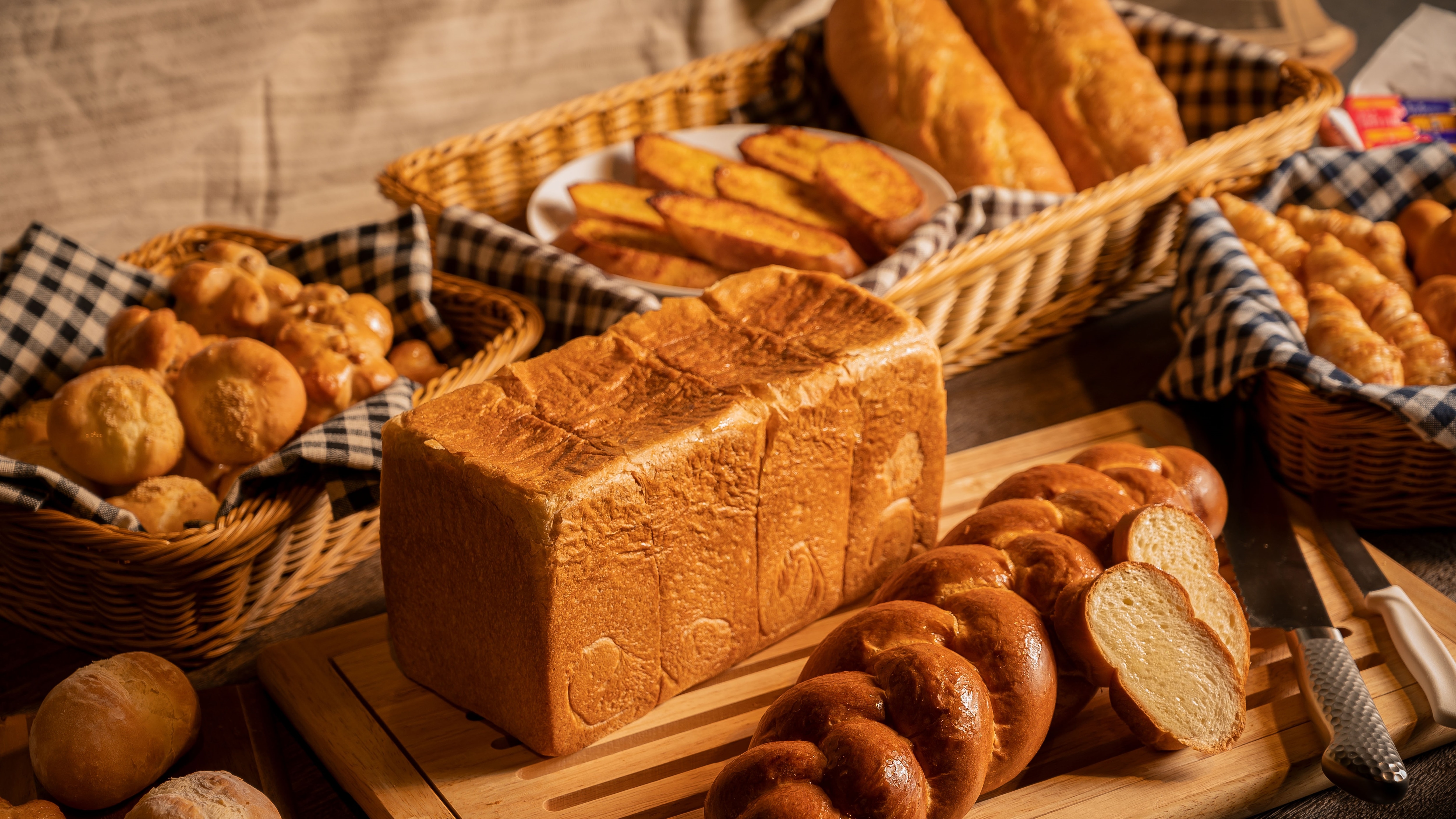 Breakfast buffet image_bread