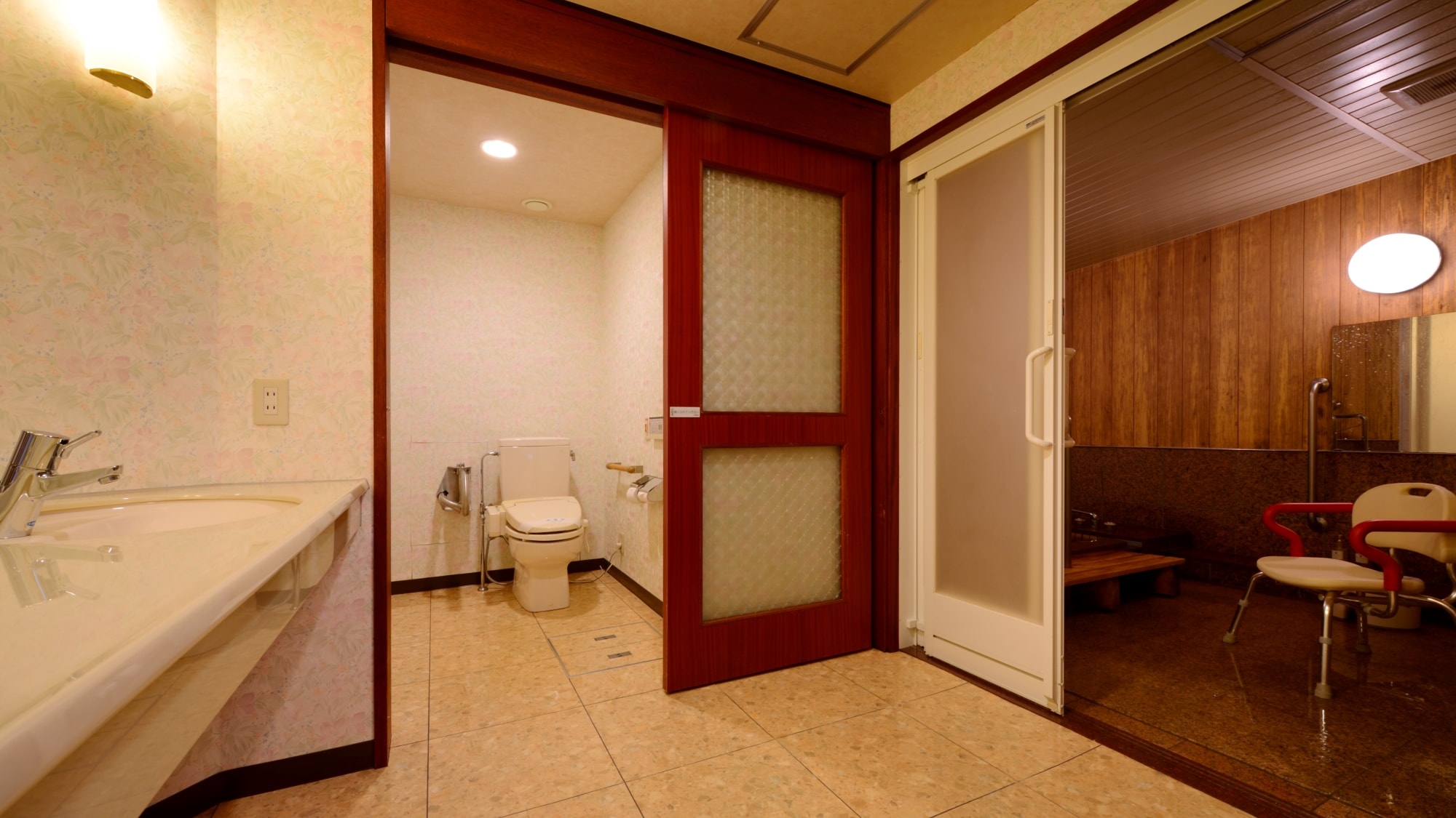 [Special Japanese and Western rooms] Barrier-free guest rooms Hot spring baths