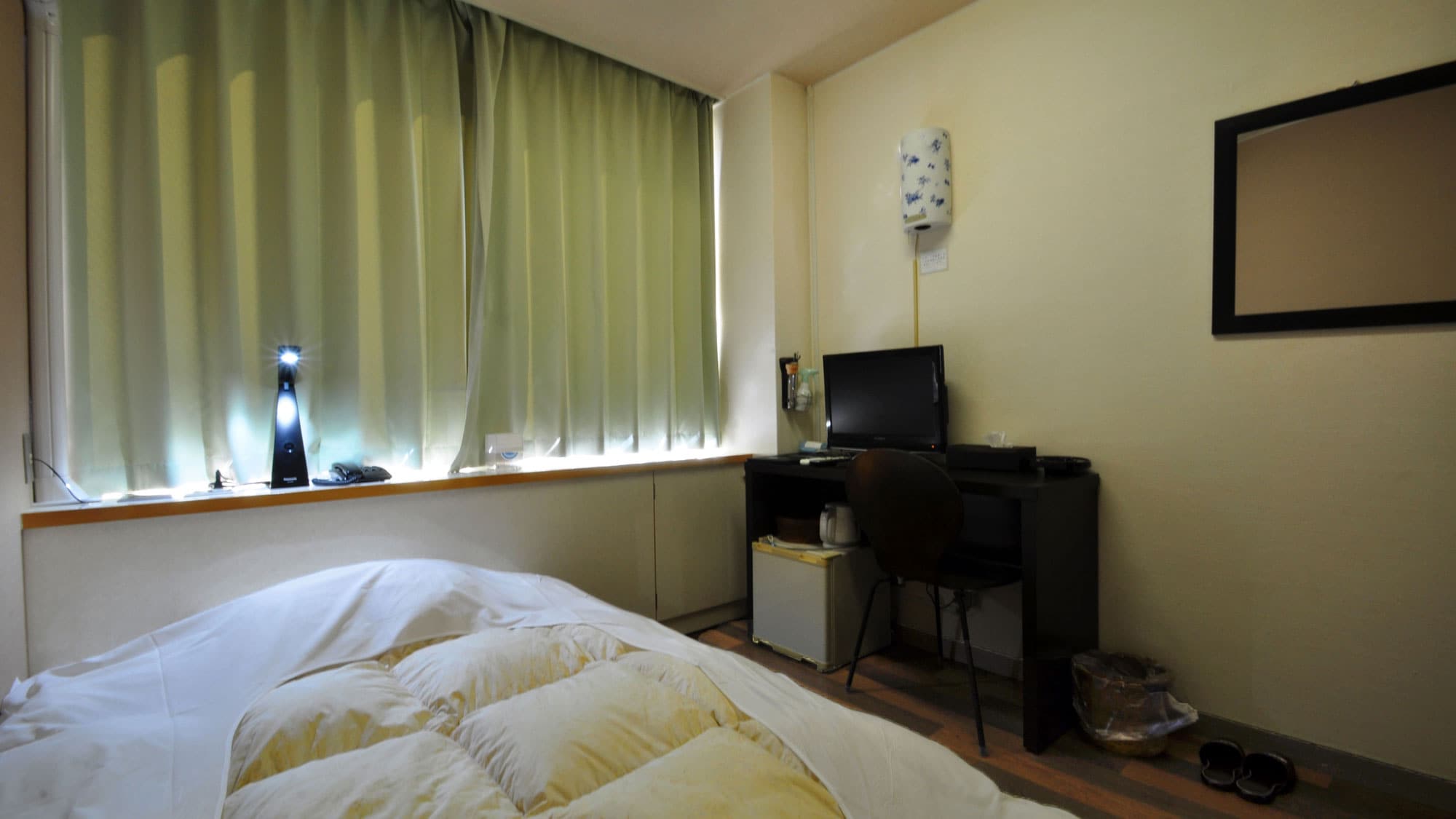 [吸煙單例] 請用乾淨的床單休息。