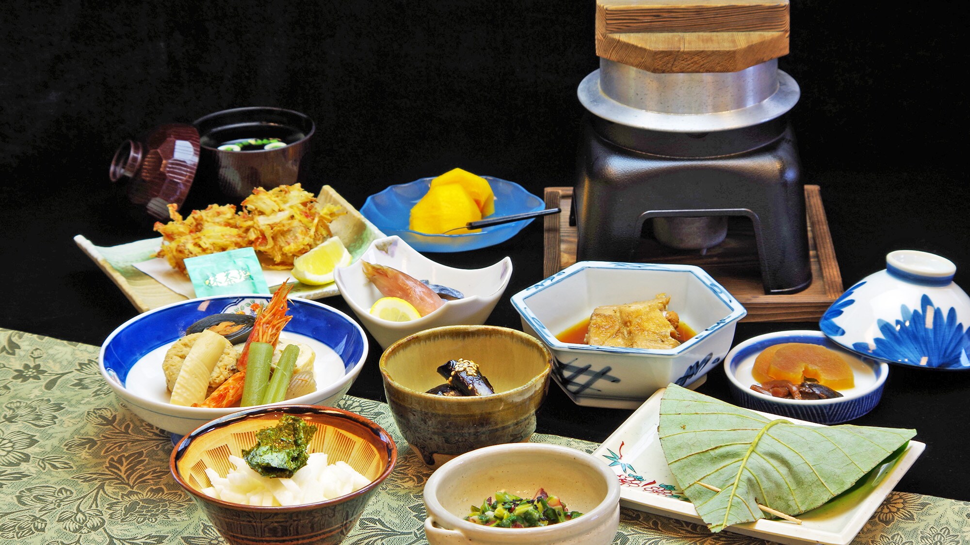 * <Supper example> The menu made by local production for local consumption is seasonal, one soup and six vegetables, and home-style local cuisine.