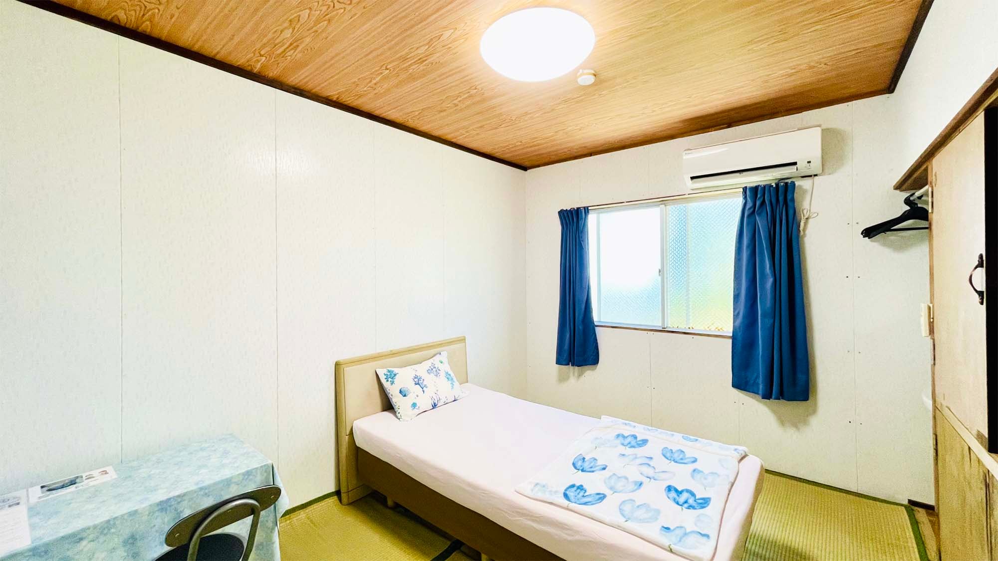 [Japanese-style room, 6 tatami mats, single bed] Chair and desk also provided