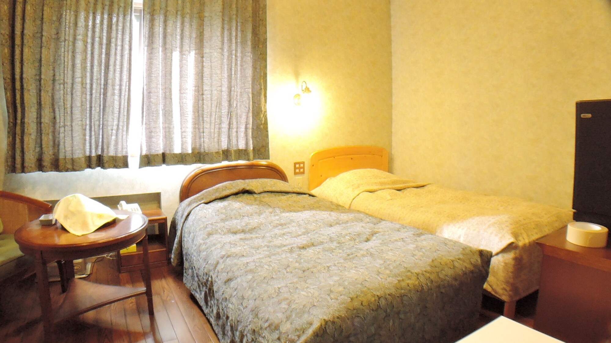 *[Guest room example] Comfortable (narrow) Western-style twin room (with BT)①